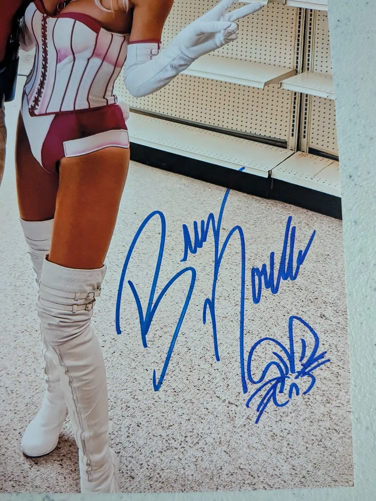 BREY NOELLE Signed 8x10 Photo White Rabbit Peacemaker DC Comics Auto JSA QR B, image 2