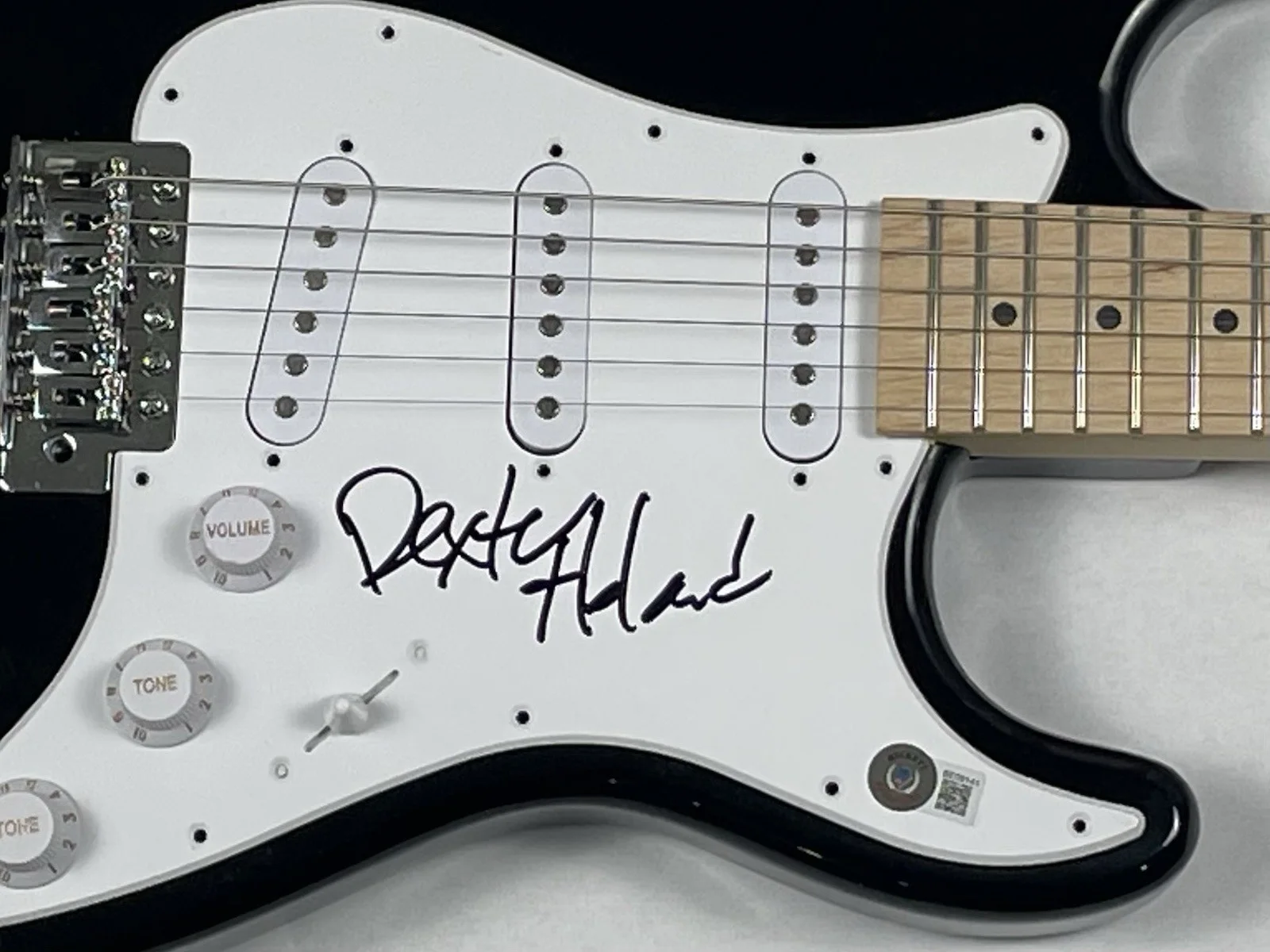 Dexter Holland THE OFFSPRING Signed Autograph Electric Guitar Singer Beckett COA, image 4