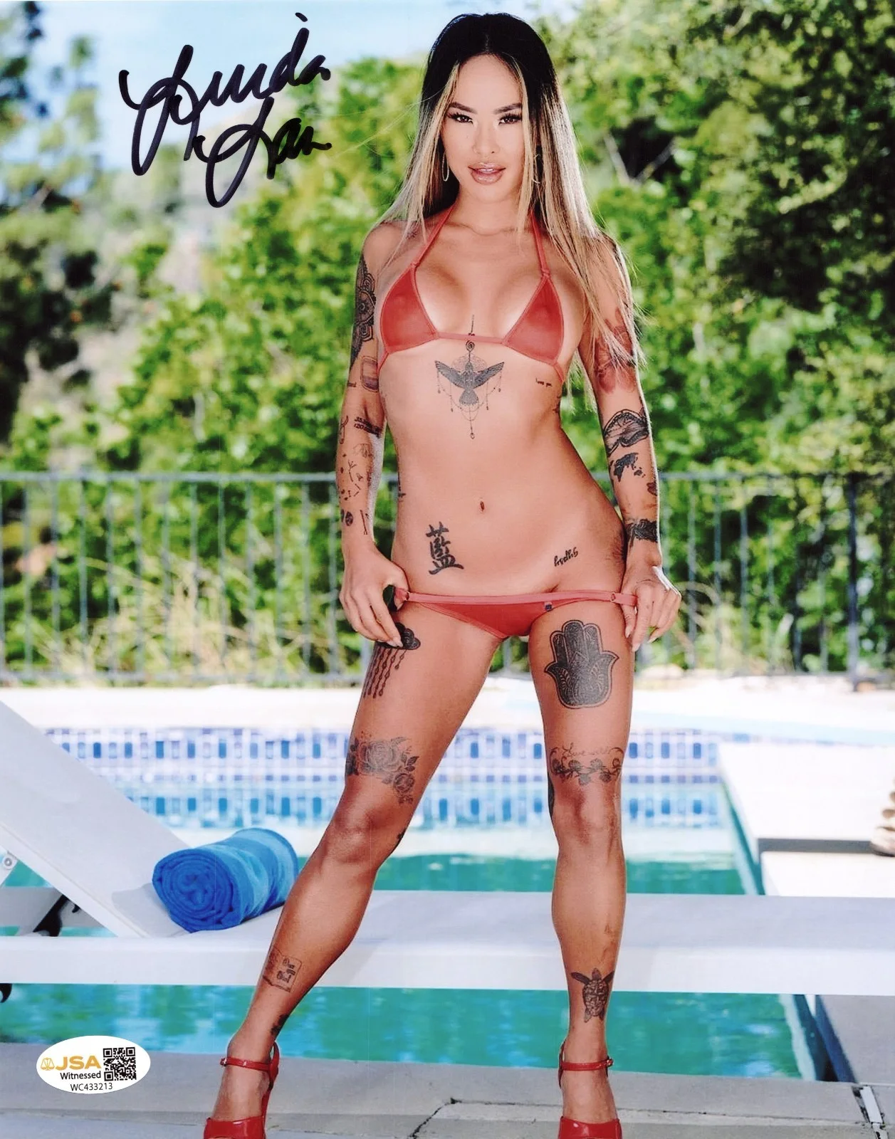 Linda Lan — Linda Lan Adult Video Star signed Hot 8x10 photo Proof #21 JSA Witnessed