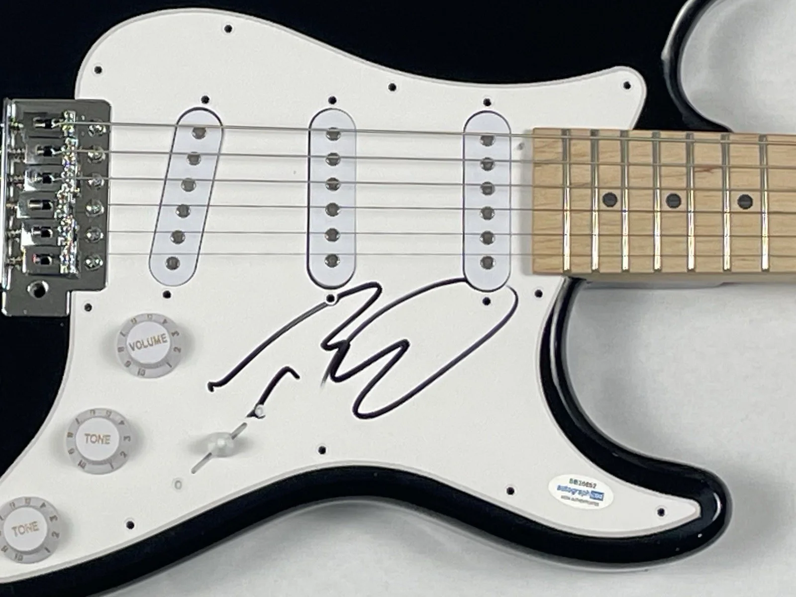 Taylor Dayne Signed Autograph Electric Guitar Tell It To My Heart Singer ACOA, изображение 4