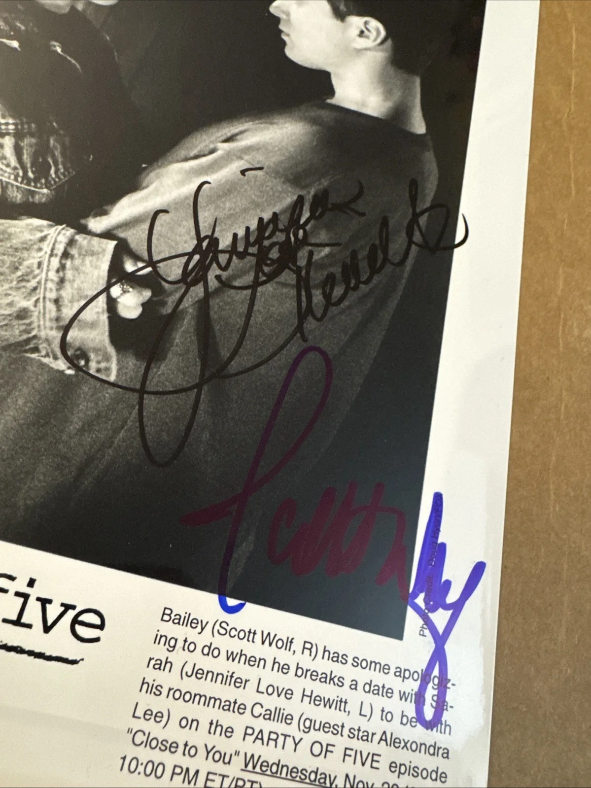 Jennifer Love Hewitt, Scott Wolf — Jennifer Love Hewitt Scott Wolf Signed Party of Five Photo Dual Autograph, image 2