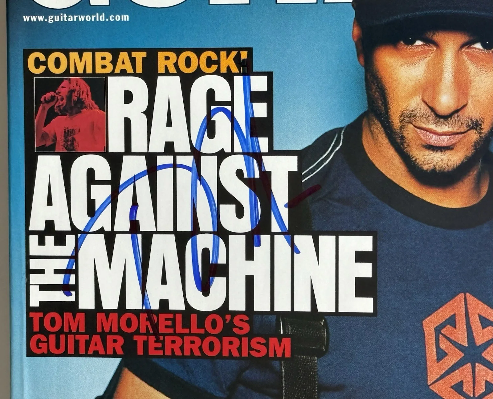 Tom Morello RATM signed Guitar World Magazine 1999 beckett coa, изображение 2