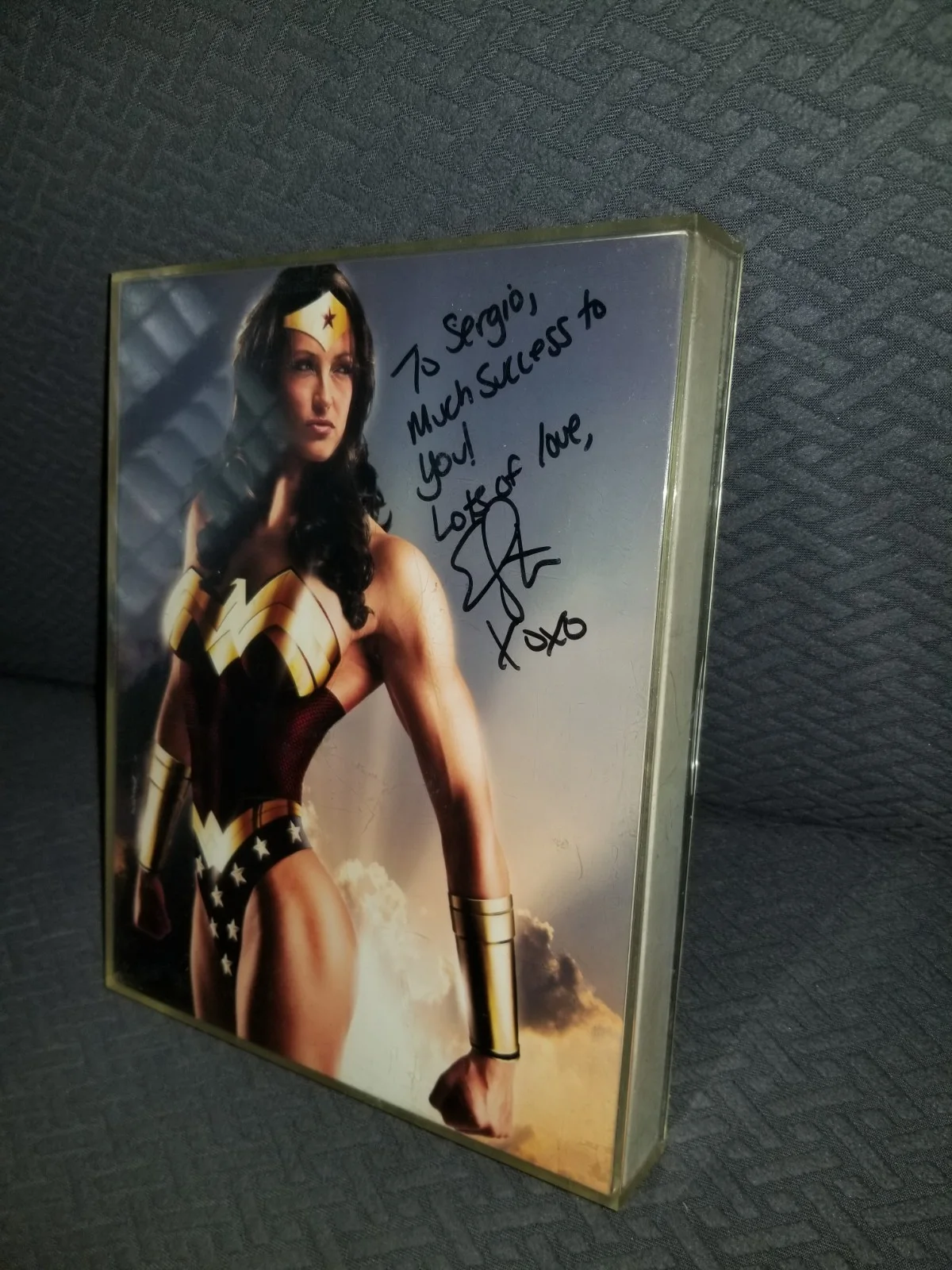 Erin Stern — Erin Stern dressed as Wonder Woman 8x10 Autographed pro Body Builder Photograph, изображение 2