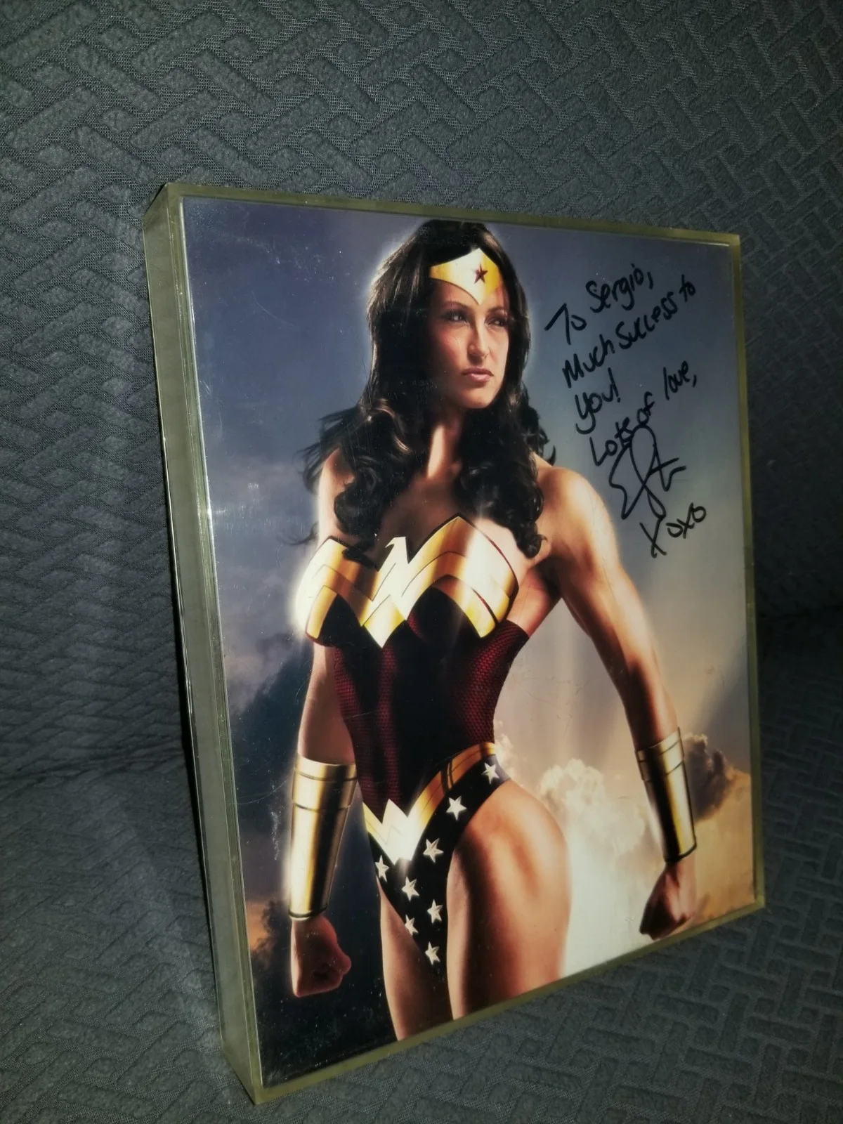Erin Stern — Erin Stern dressed as Wonder Woman 8x10 Autographed pro Body Builder Photograph, изображение 3