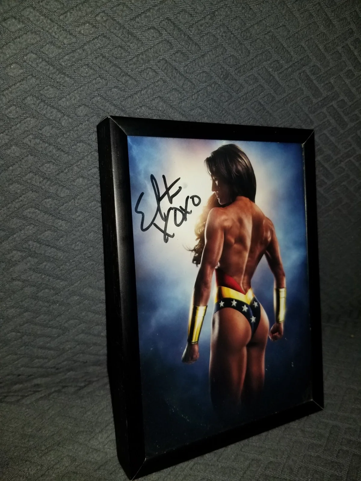 Erin Stern dressed as Wonder Woman 5x7 Autographed pro Body Builder Photograph, изображение 4