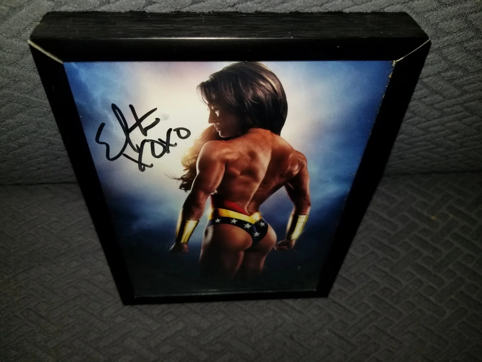 Erin Stern dressed as Wonder Woman 5x7 Autographed pro Body Builder Photograph, изображение 5
