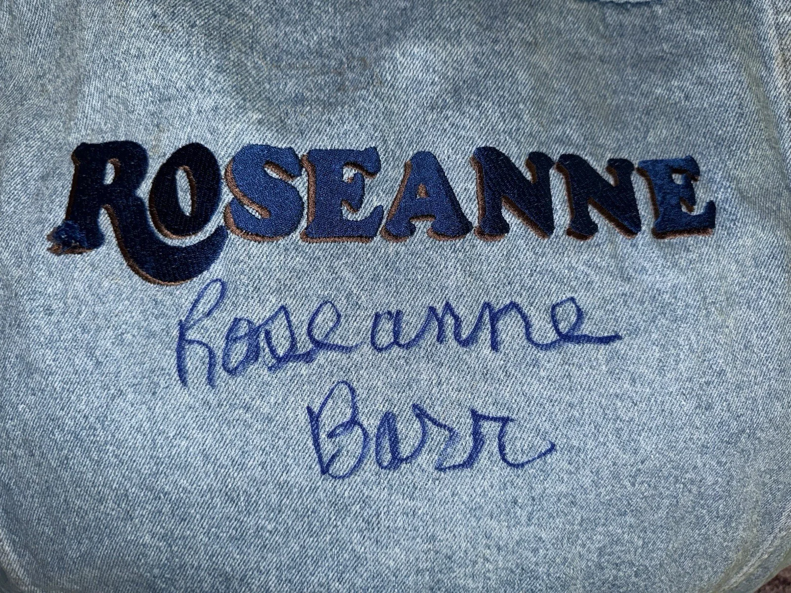 ULTRA RARE Roseanne Barr Signed Vintage Cast Crew Denim Jacket + Original Script, image 2