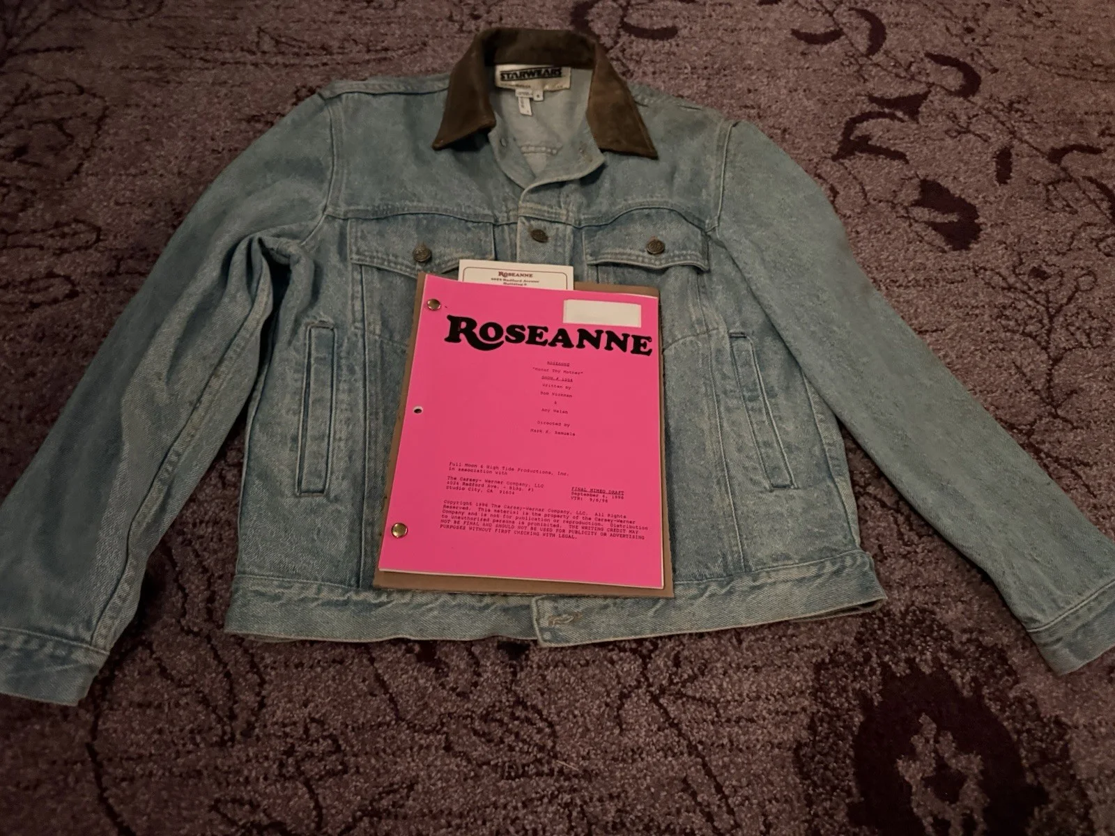 ULTRA RARE Roseanne Barr Signed Vintage Cast Crew Denim Jacket + Original Script, image 4