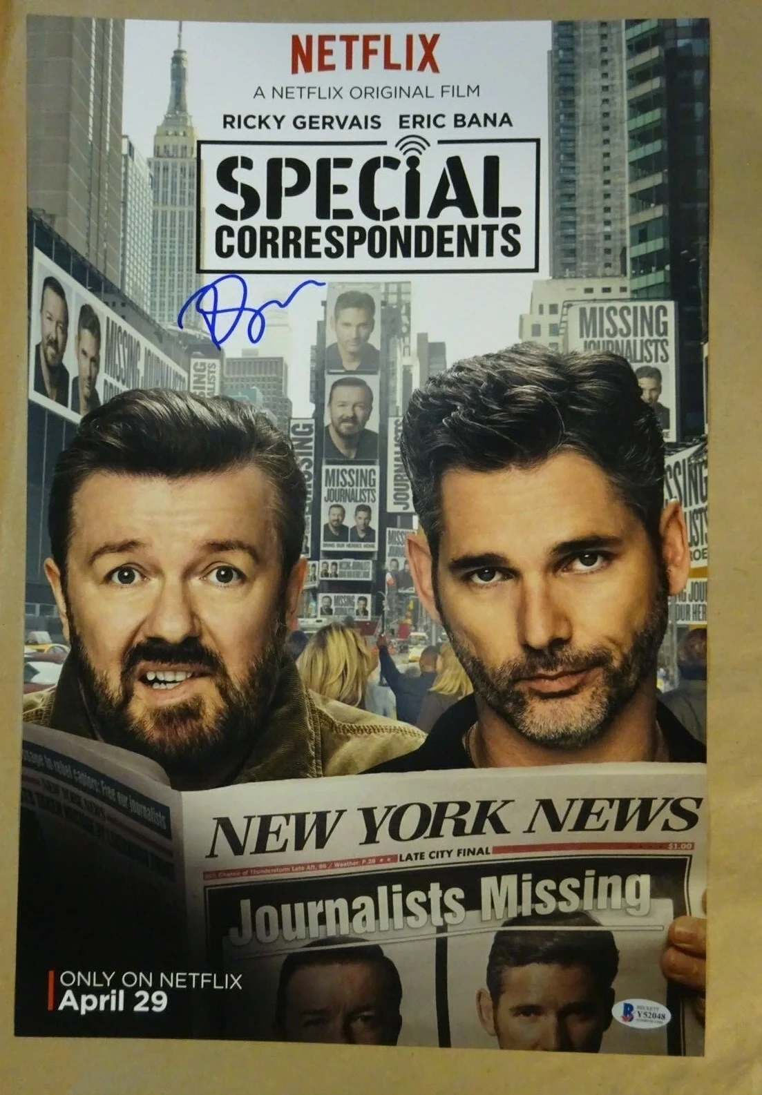 Ricky Gervais — Signed RICKY GERVAIS Autographed SPECIAL CORRESPONDENTS 12"x18" Photo BAS COA, изображение 2