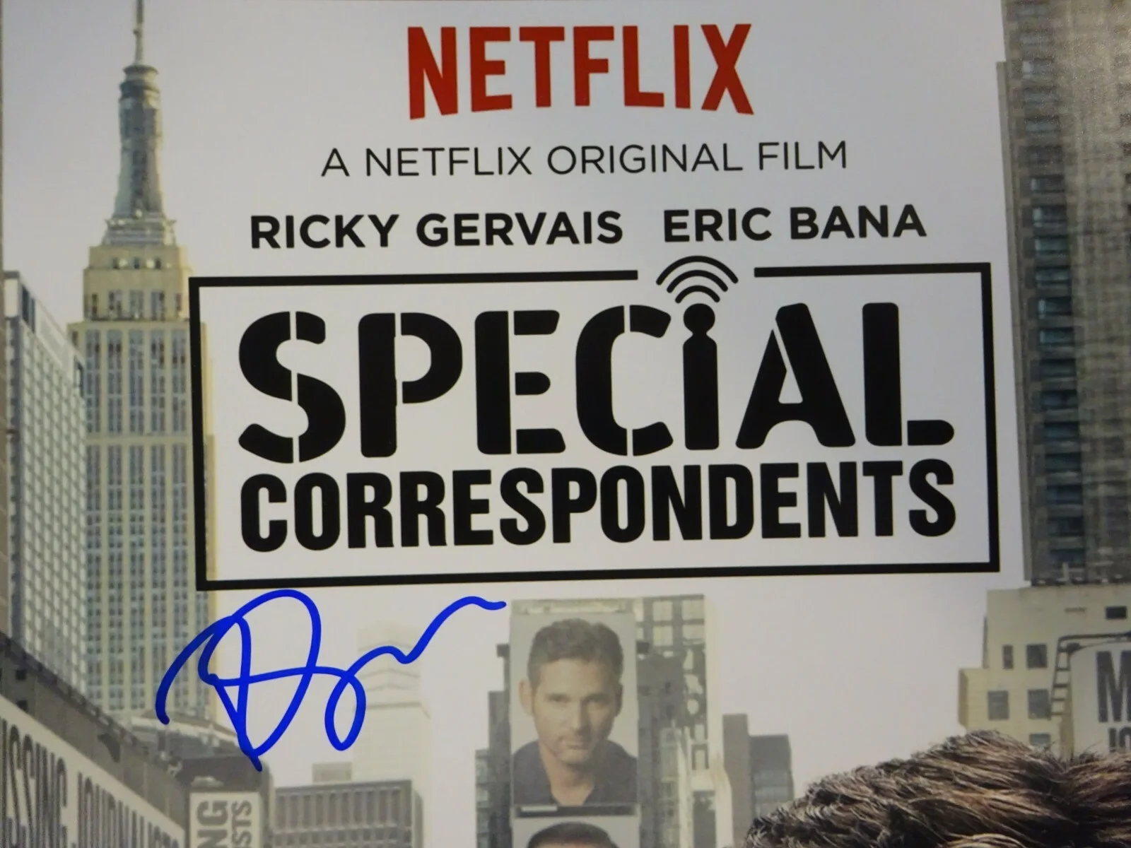 Ricky Gervais — Signed RICKY GERVAIS Autographed SPECIAL CORRESPONDENTS 12"x18" Photo BAS COA, изображение 3