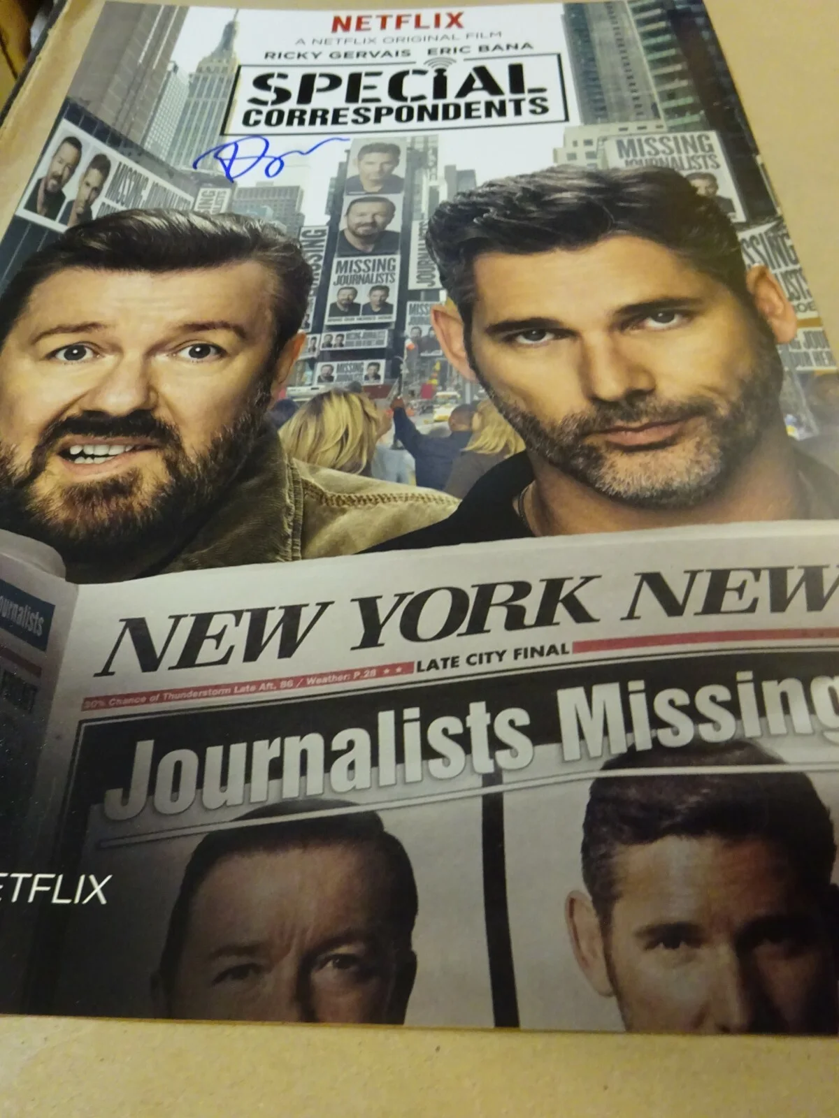 Ricky Gervais — Signed RICKY GERVAIS Autographed SPECIAL CORRESPONDENTS 12"x18" Photo BAS COA, изображение 5