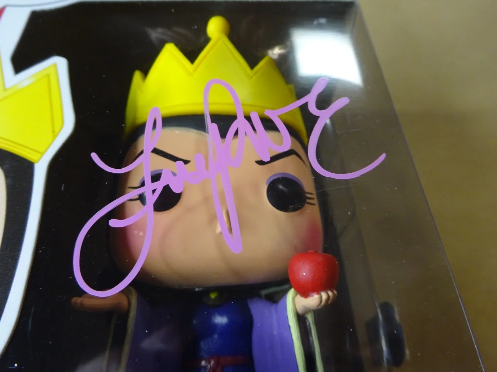 Lana Parrilla — Signed Lana Parrilla Autographed Evil Queen Once Upon A Time Funko Pop BAS COA, image 4
