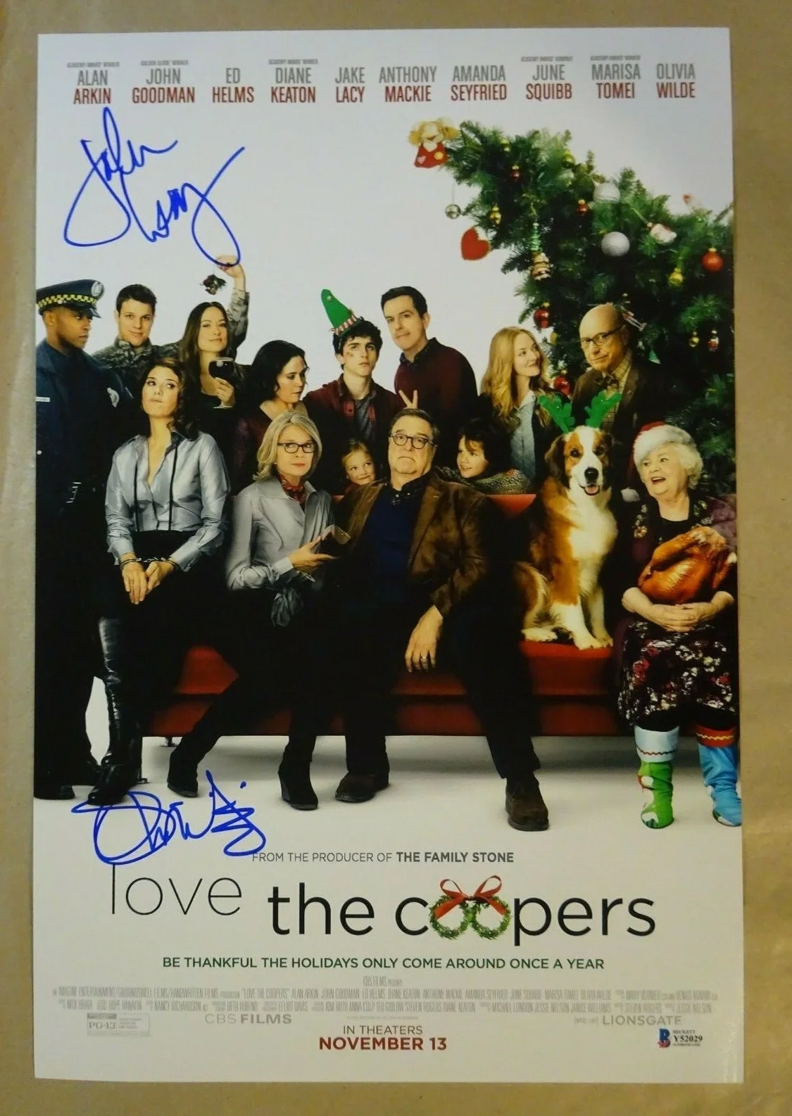 Olivia Wilde, Jake Lacy — Signed LACY & WILDE Autographed LOVE THE COOPERS 12"x18" Photo BECKETT BAS COA, изображение 2