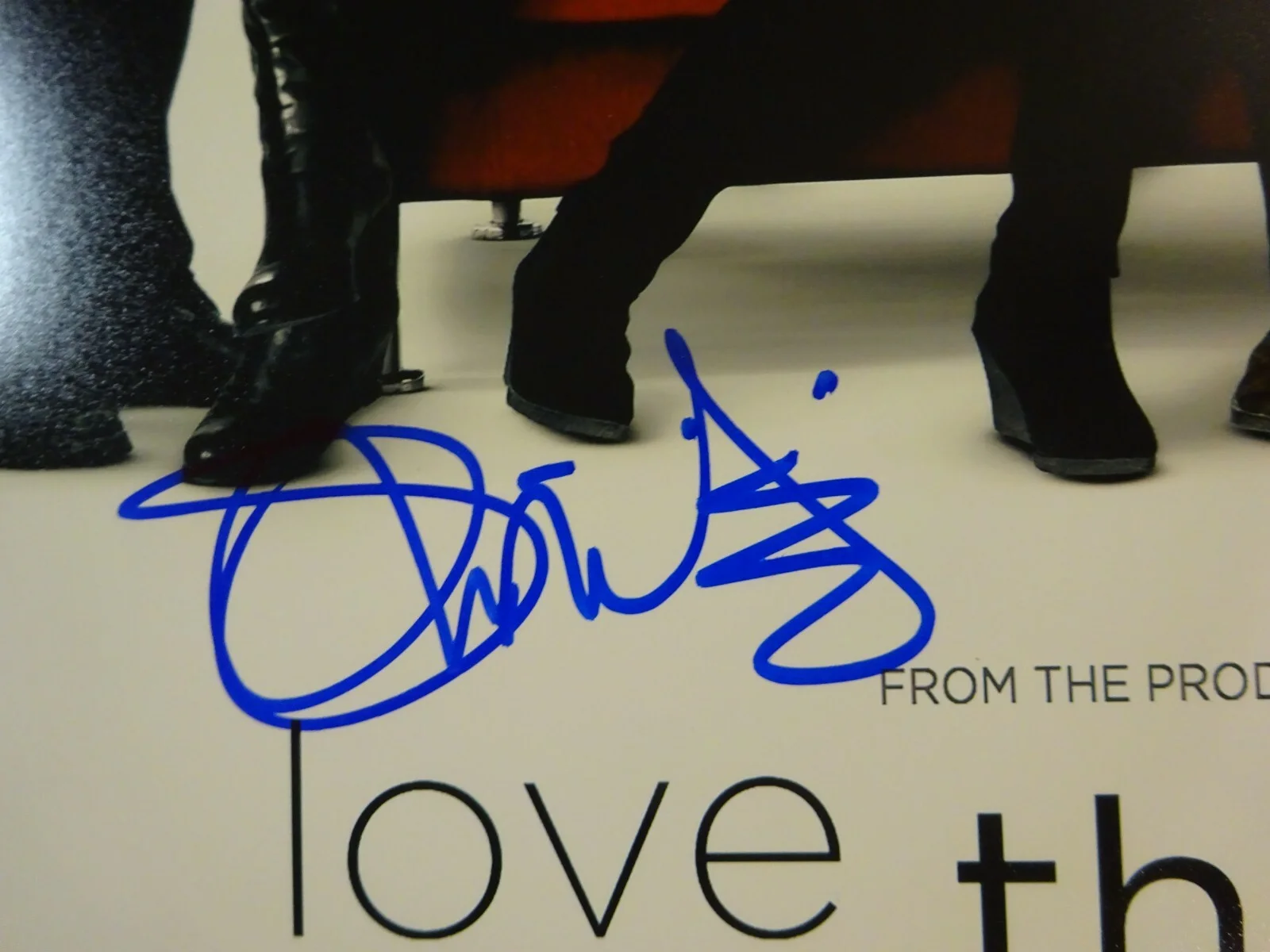 Olivia Wilde, Jake Lacy — Signed LACY & WILDE Autographed LOVE THE COOPERS 12"x18" Photo BECKETT BAS COA, изображение 3
