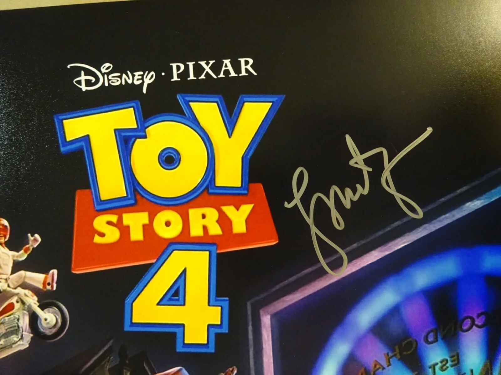 Laurie Metcalf — Signed LAURIE METCALF Autographed TOY STORY 4 12"x18" Photo BECKETT BAS COA, изображение 3