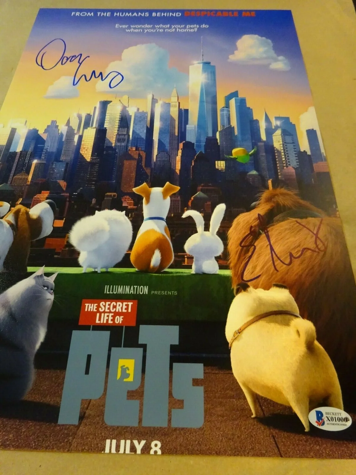 Dana Carvey, Eric Stonestreet — Signed STONESTREET CARVEY Autographed SECRET LIFE OF PETS 12"x18" Photo BAS COA, изображение 2