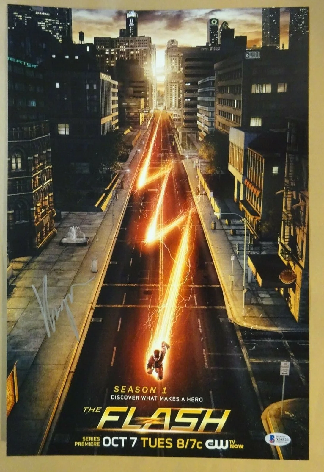 Keiynan Lonsdale — Signed KEIYNAN LONSDALE Autographed THE FLASH 12"x18" Photo BECKETT BAS COA, image 2
