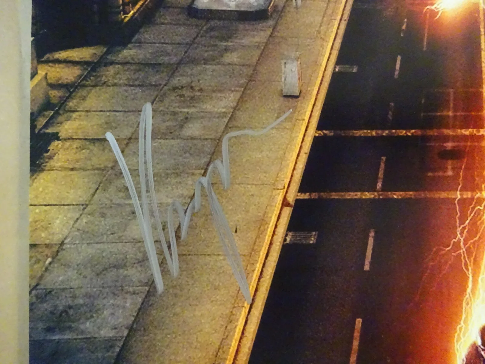 Keiynan Lonsdale — Signed KEIYNAN LONSDALE Autographed THE FLASH 12"x18" Photo BECKETT BAS COA, image 3