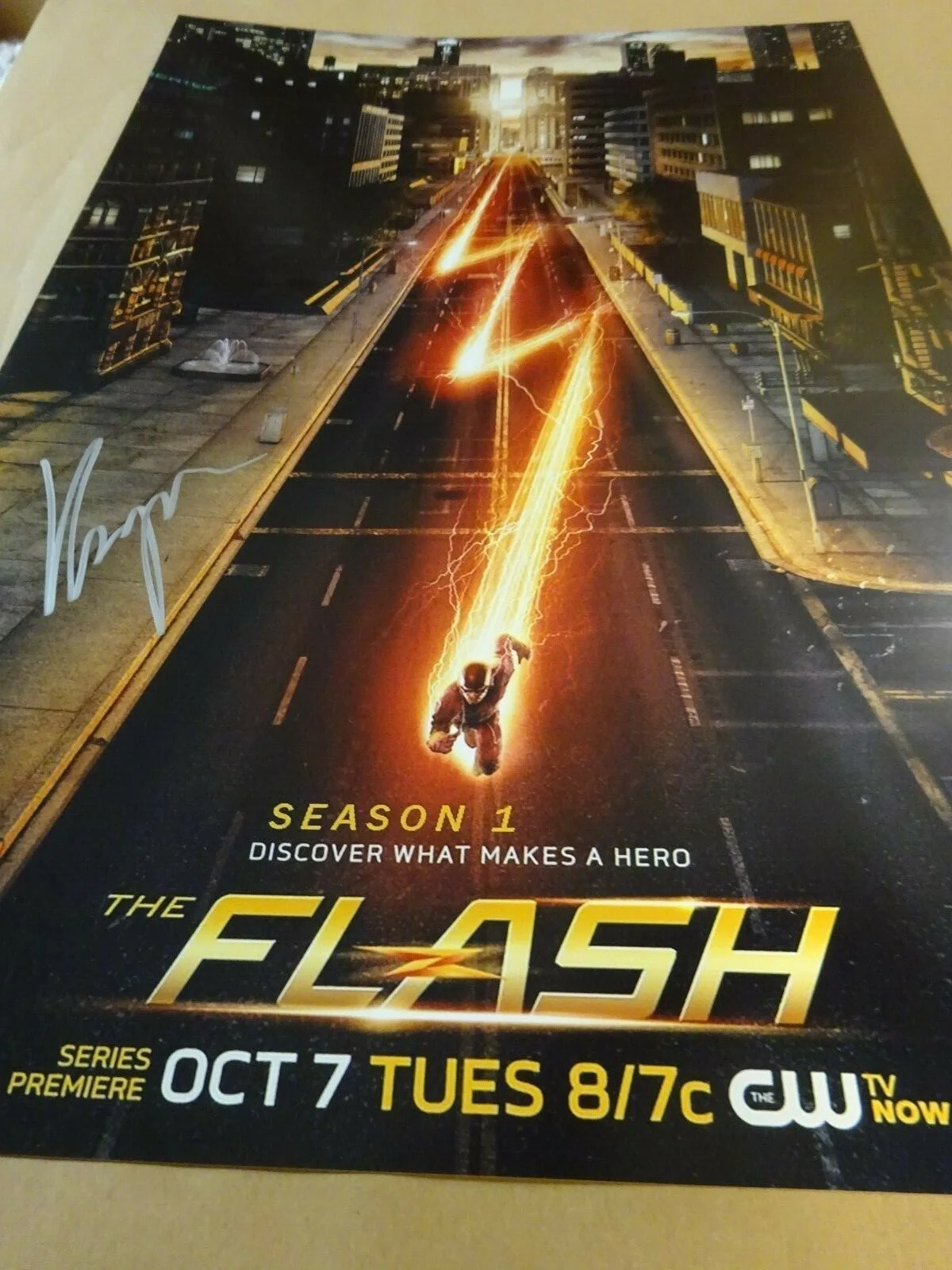 Keiynan Lonsdale — Signed KEIYNAN LONSDALE Autographed THE FLASH 12"x18" Photo BECKETT BAS COA, image 4