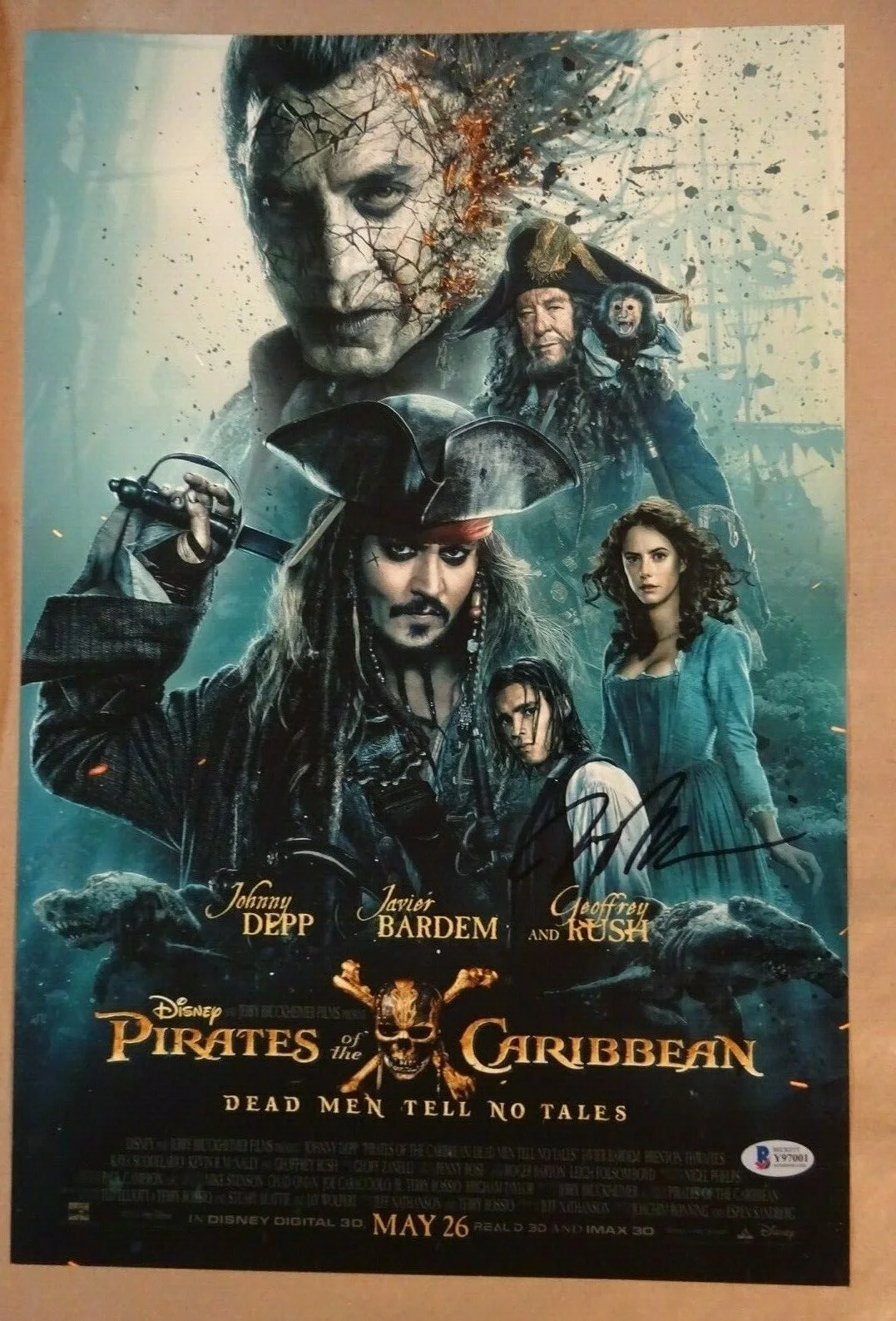 Brenton Thwaites — Signed BRENTON THWAITES PIRATES OF THE CARIBBEAN 12"x18" Photo BECKETT BAS COA, изображение 2