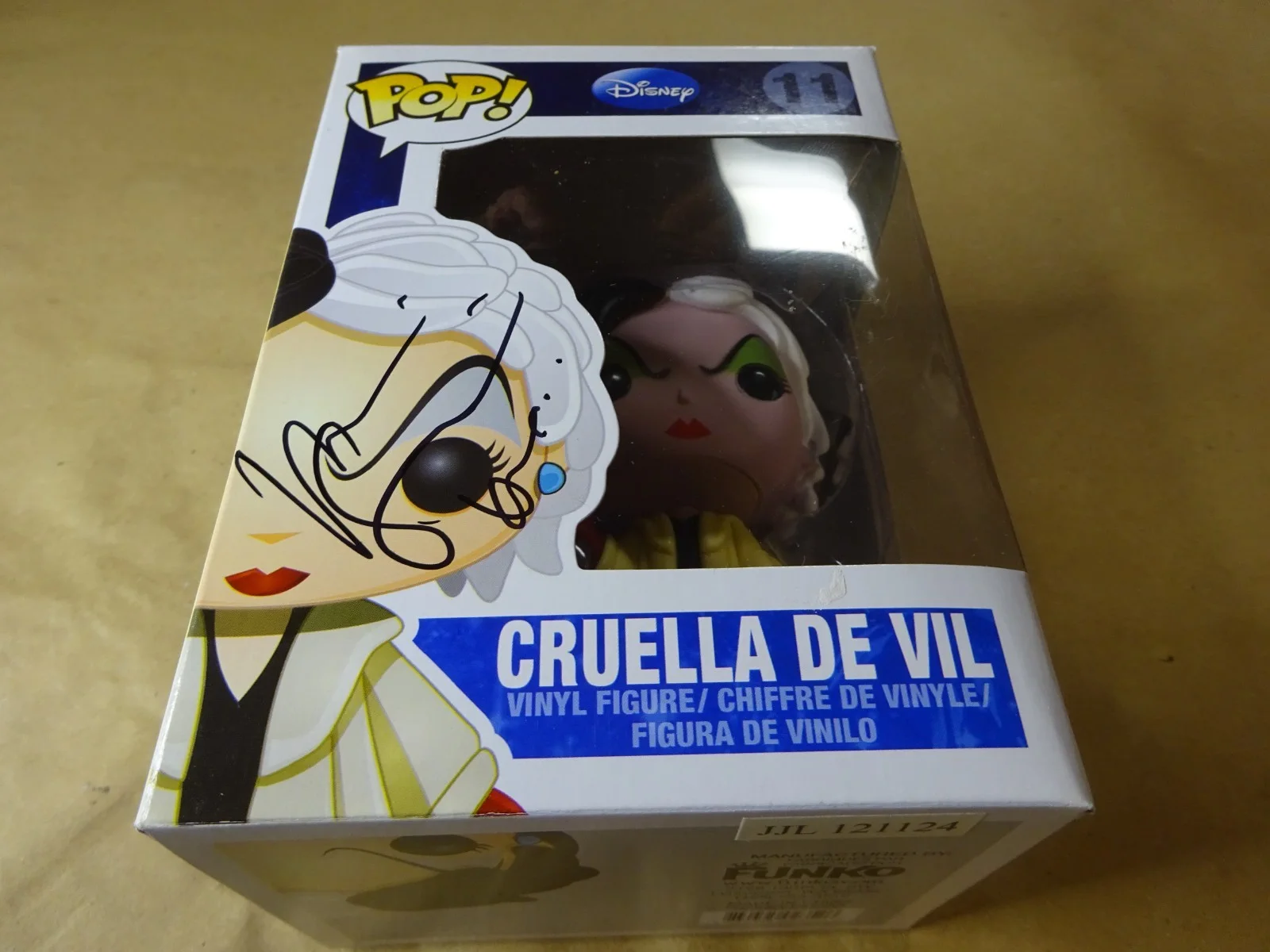 Victoria Smurfit — Signed Victoria Smurfit Disney Cruella De Vil Once Upon A Time Funko Pop BAS COA, image 2