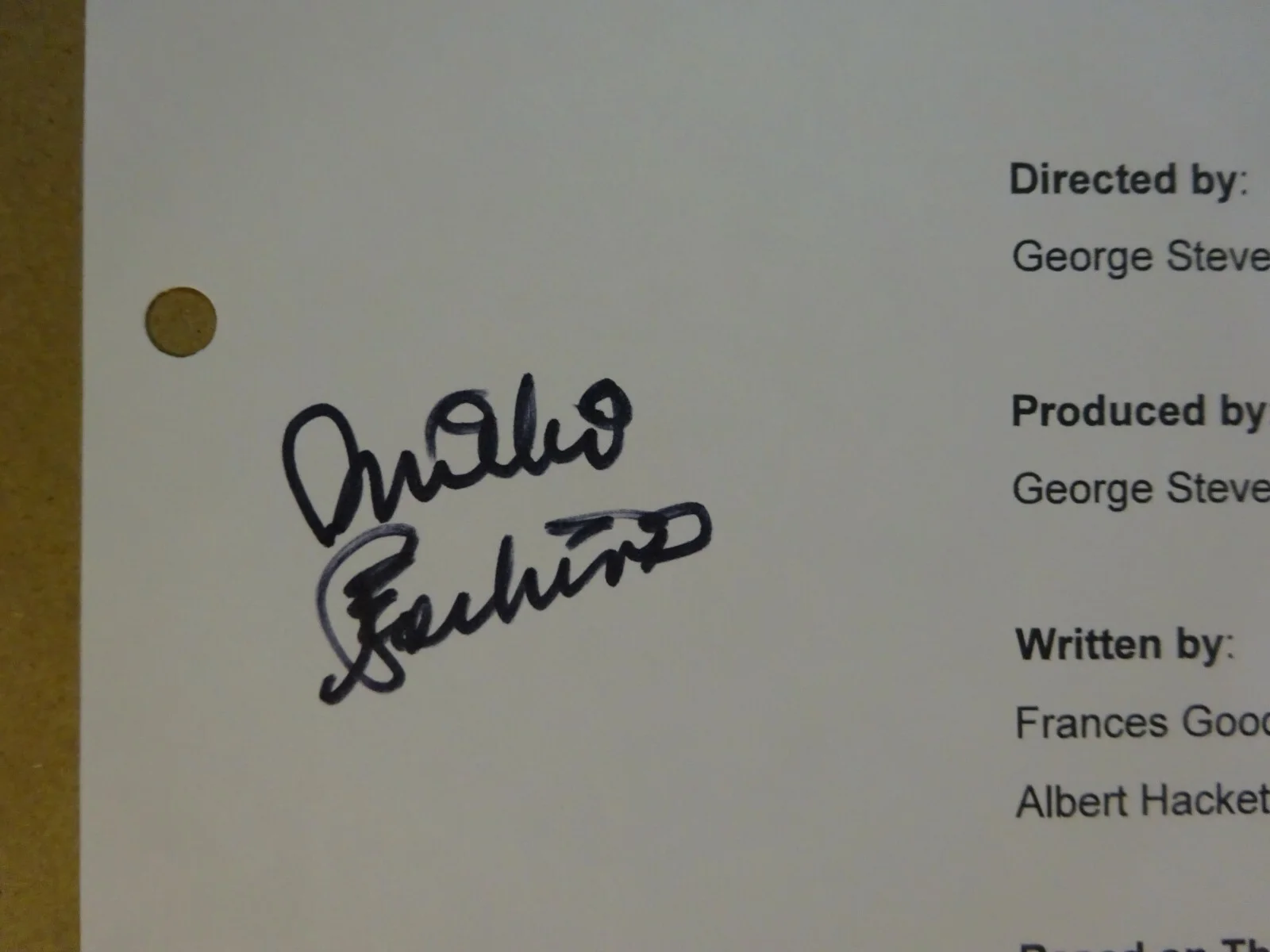 Millie Perkins — Autographed MILLIE PERKINS Signed DIARY OF ANNE FRANK Script Cover BECKETT COA, image 4