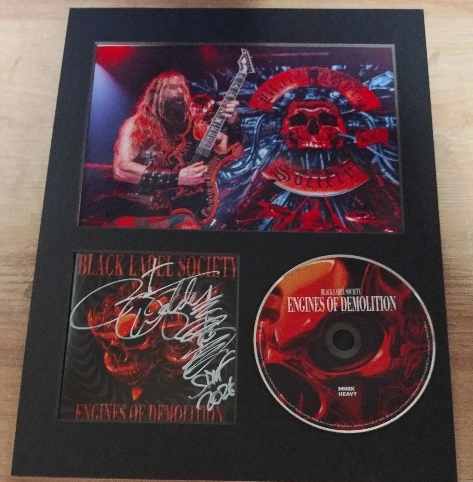 ZAKK WYLDE SIGNED ENGINES OF DEMOLITION CD GUITAR PHOTO BLACK LABEL SOCIETY COA, изображение 2