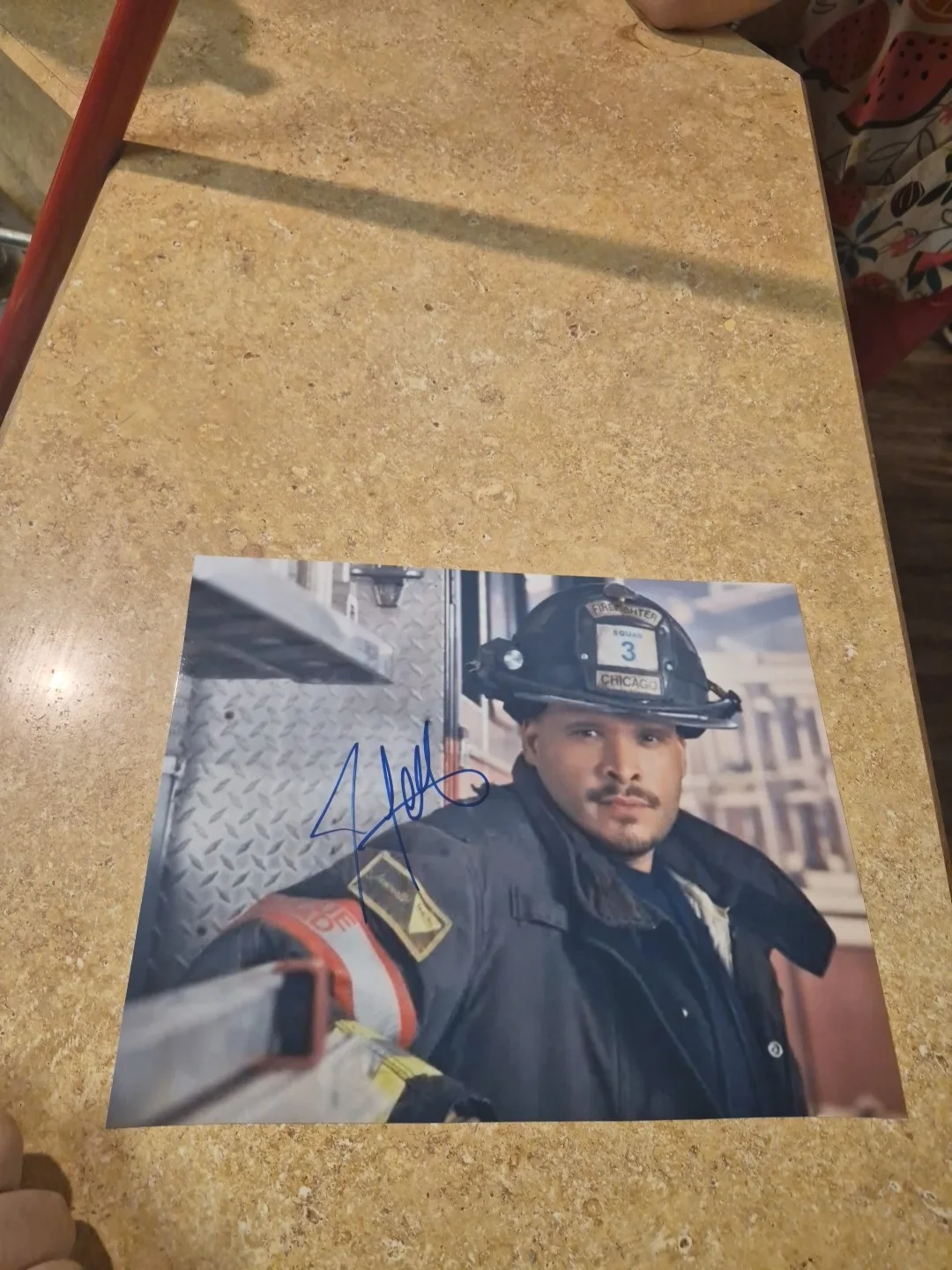 Joe Minoso — Joe Minoso Chicago Fire Actor Signed 8x10 Photo