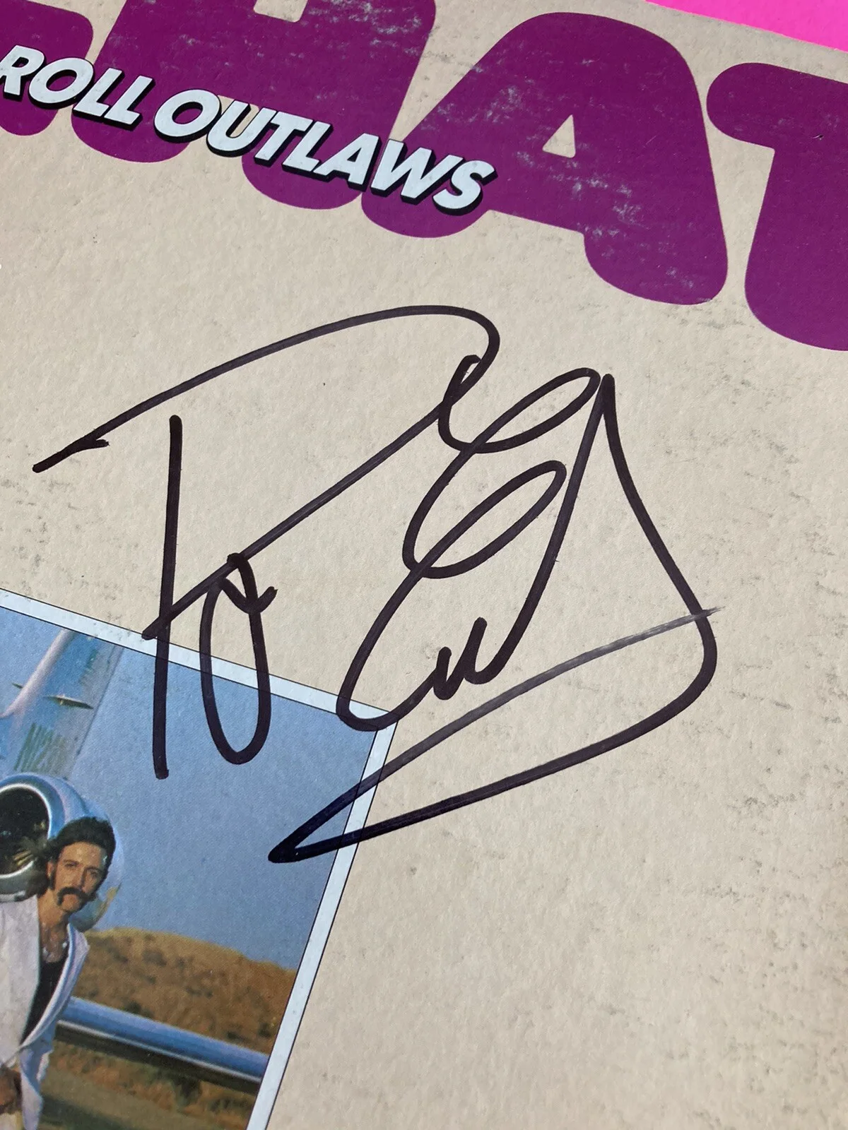 FOGHAT ROGER EARL SIGNED AUTOGRAPHED ROCK & ROLL OUTLAWS VINYL LP *EXACT PROOF*, изображение 3