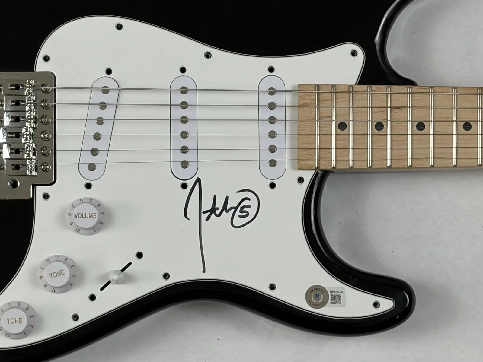 John 5 MOTLEY CRUE Signed Autograph Electric Guitar Band Guitarist Beckett COA, image 4