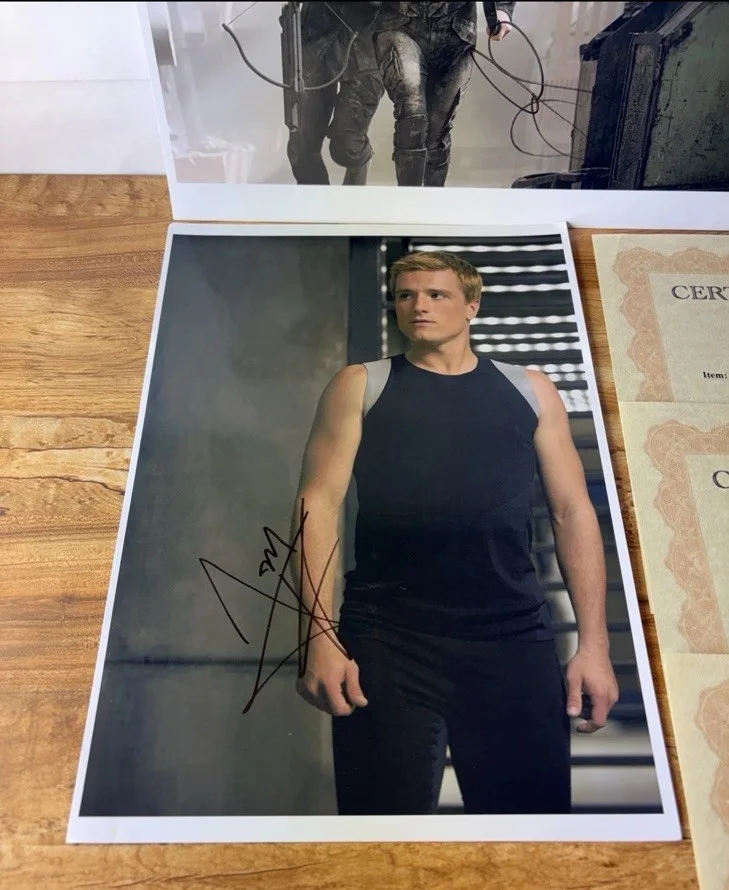 Jennifer Lawrence — The Hunger Games Signed Photograph Lot - 2 Jennifer Lawrence/Liam Hemsworth COA, image 2