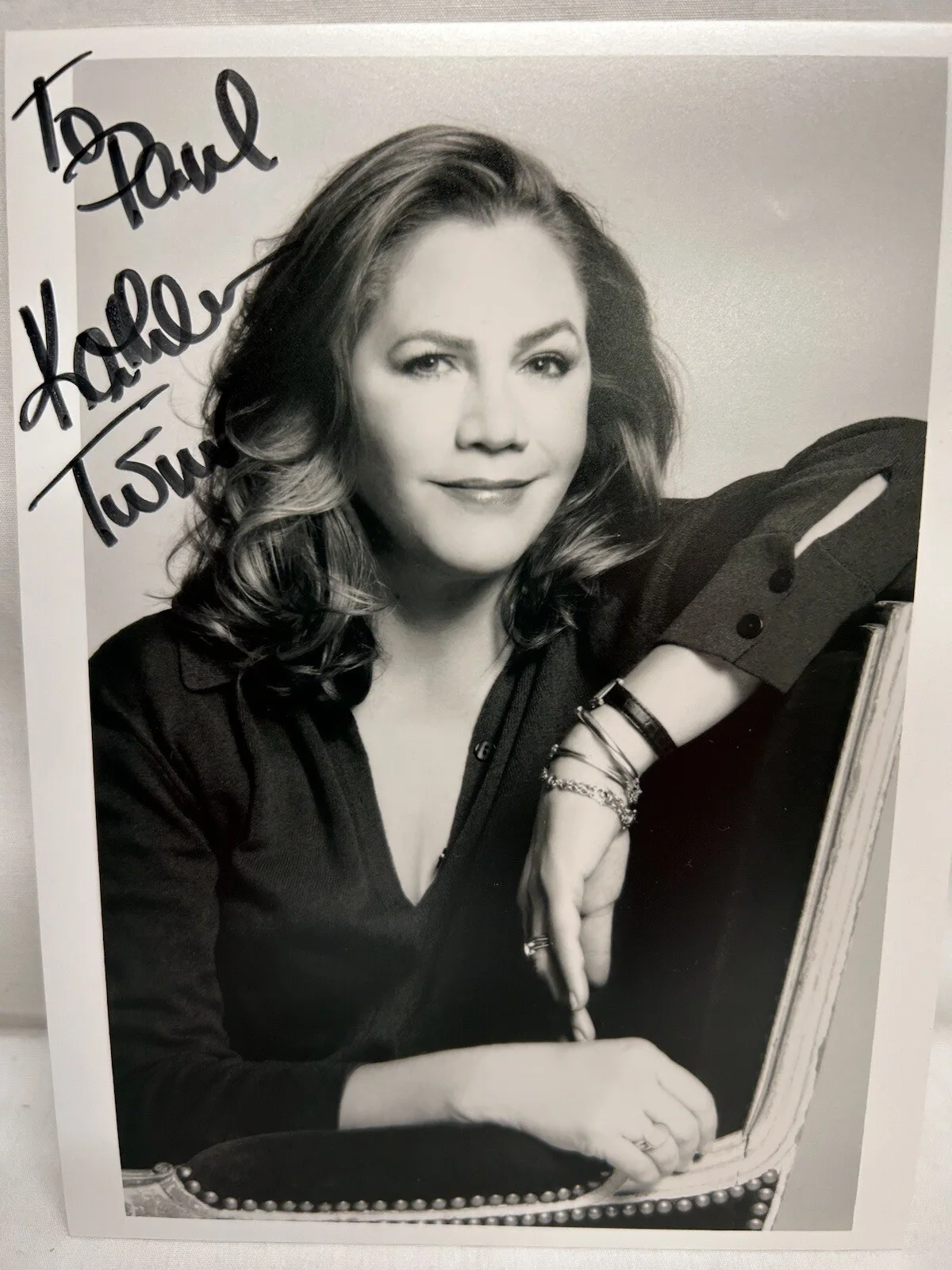 Kathleen Turner — Kathleen Turner American Actress Body Heat 8x6” B/W Picture & Signed Index Card, изображение 2