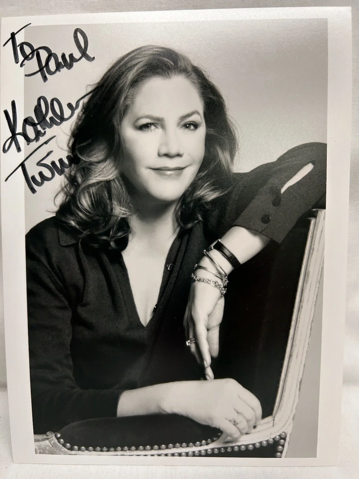 Kathleen Turner — Kathleen Turner American Actress Body Heat 8x6” B/W Picture & Signed Index Card, изображение 3