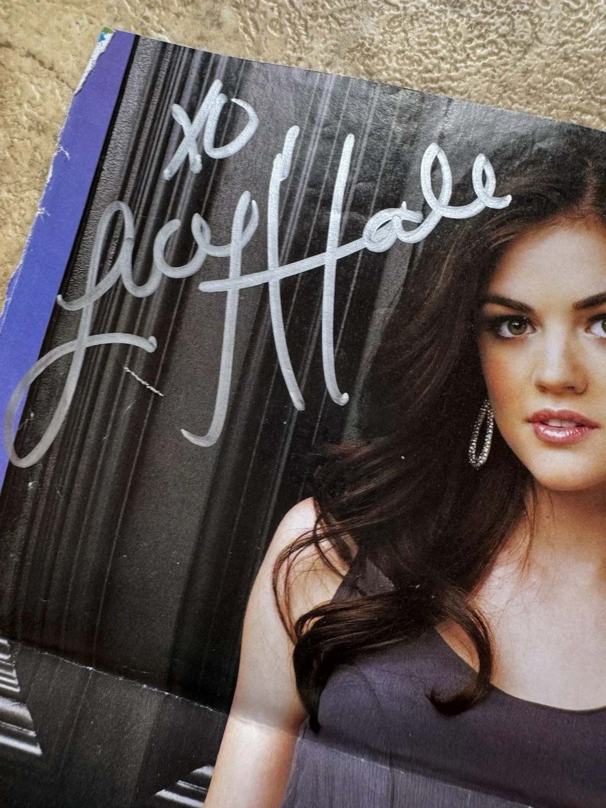 Lucy Hale — Lucy Hale Original Autographed Television Memorabilia Poster Photo Signed, изображение 2