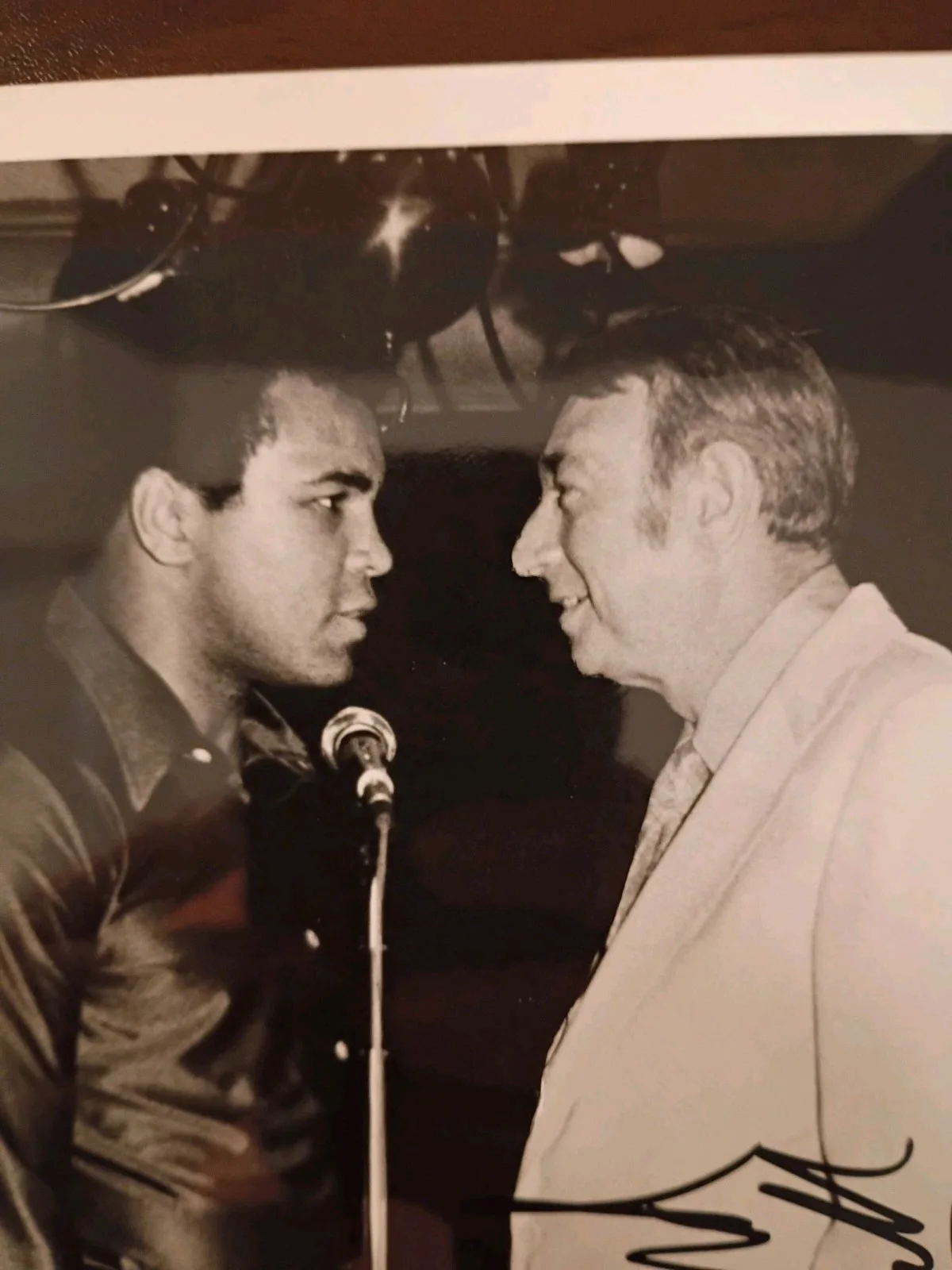 Howard Cosell — HOWARD COSELL Signed Vintage 7x9 Photo..BROADCAST LEGEND..(d.1995) PSA/DNA, image 2