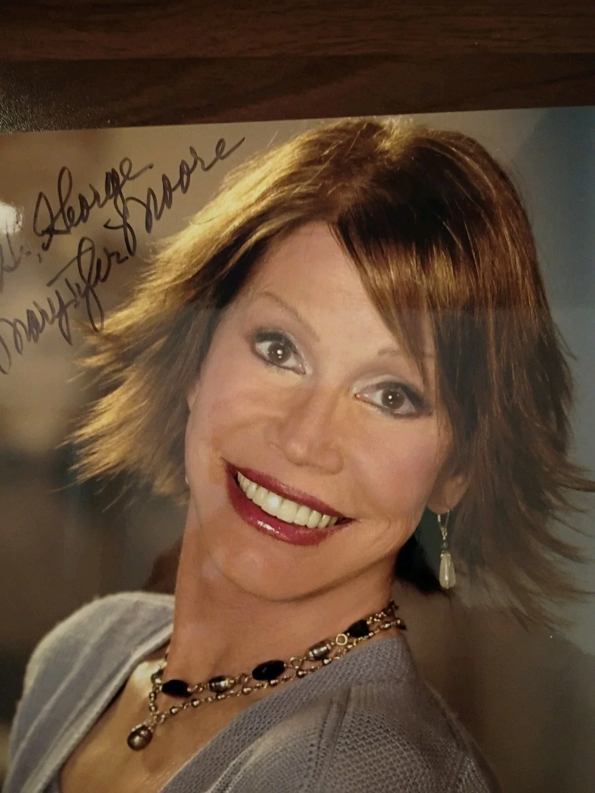 Mary Tyler Moore — MARY TYLER MOORE Signed Autographed 8x10 Photo..TV LEGEND..(d.2017) JSA COA, изображение 4