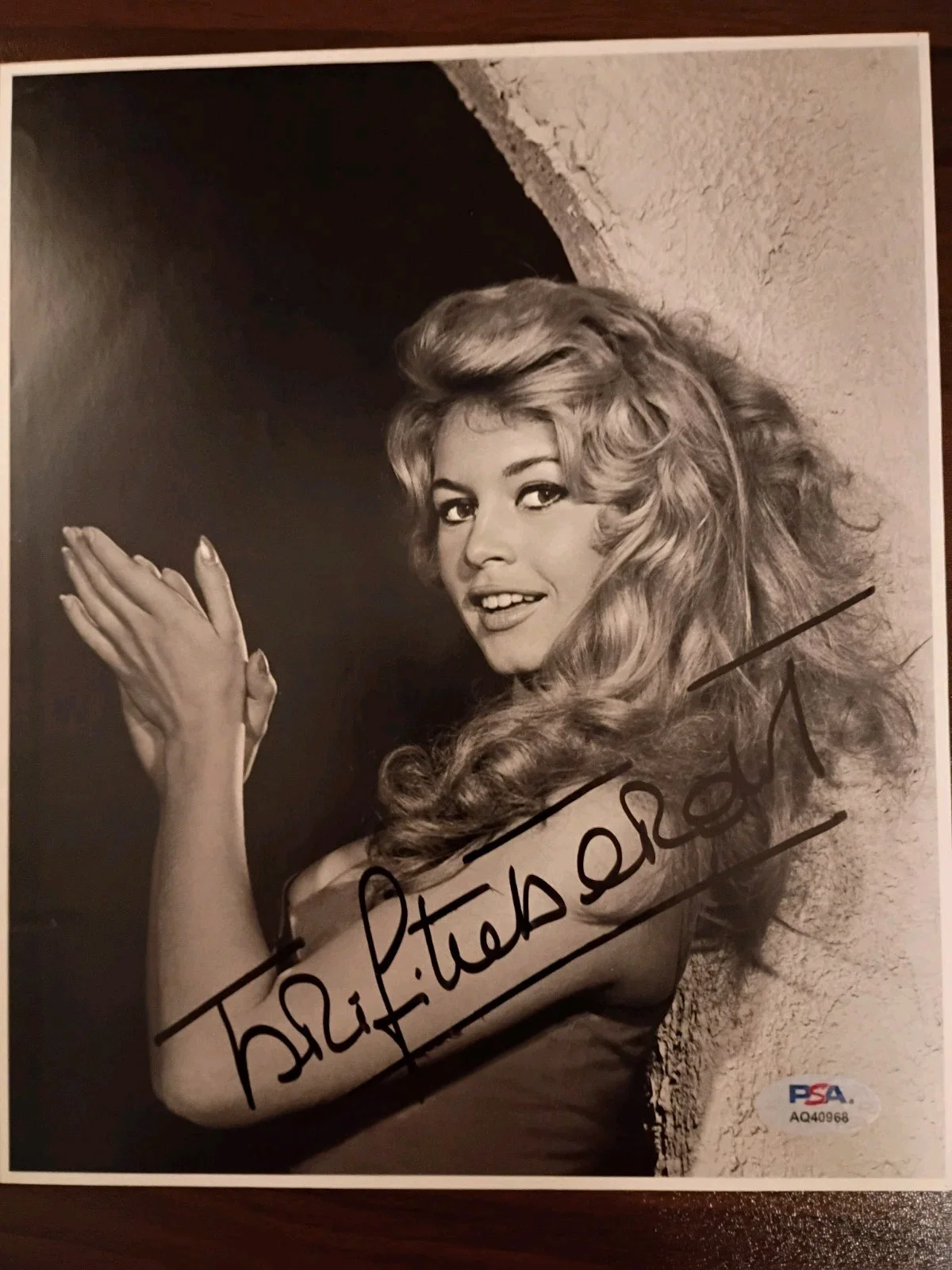 Brigitte Bardot — BRIGITTE BARDOT Signed VINTAGE 8x9 Photo..FRENCH ACTING LEGEND..(d.2025) PSA/DNA, изображение 2