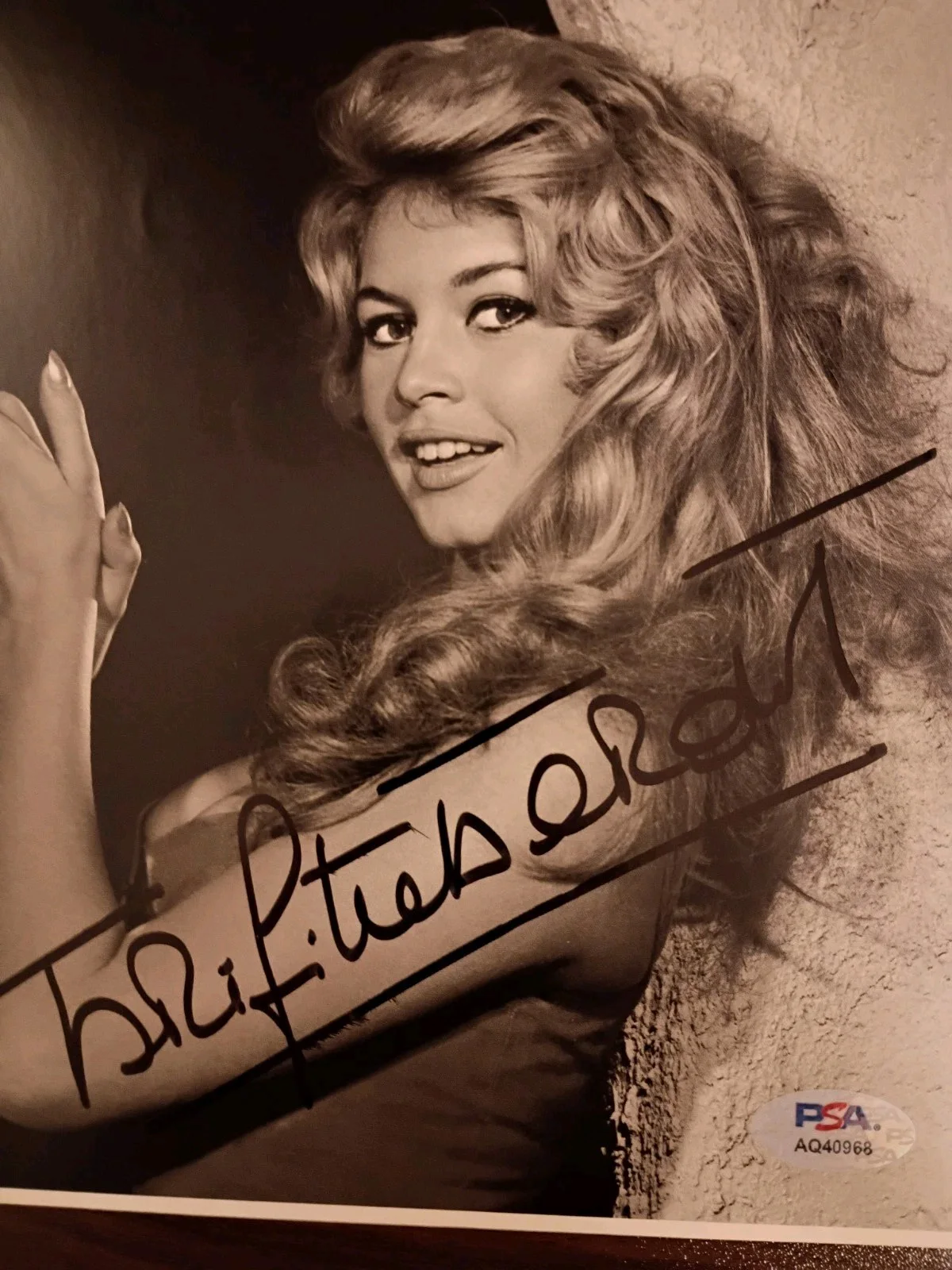 Brigitte Bardot — BRIGITTE BARDOT Signed VINTAGE 8x9 Photo..FRENCH ACTING LEGEND..(d.2025) PSA/DNA, изображение 5