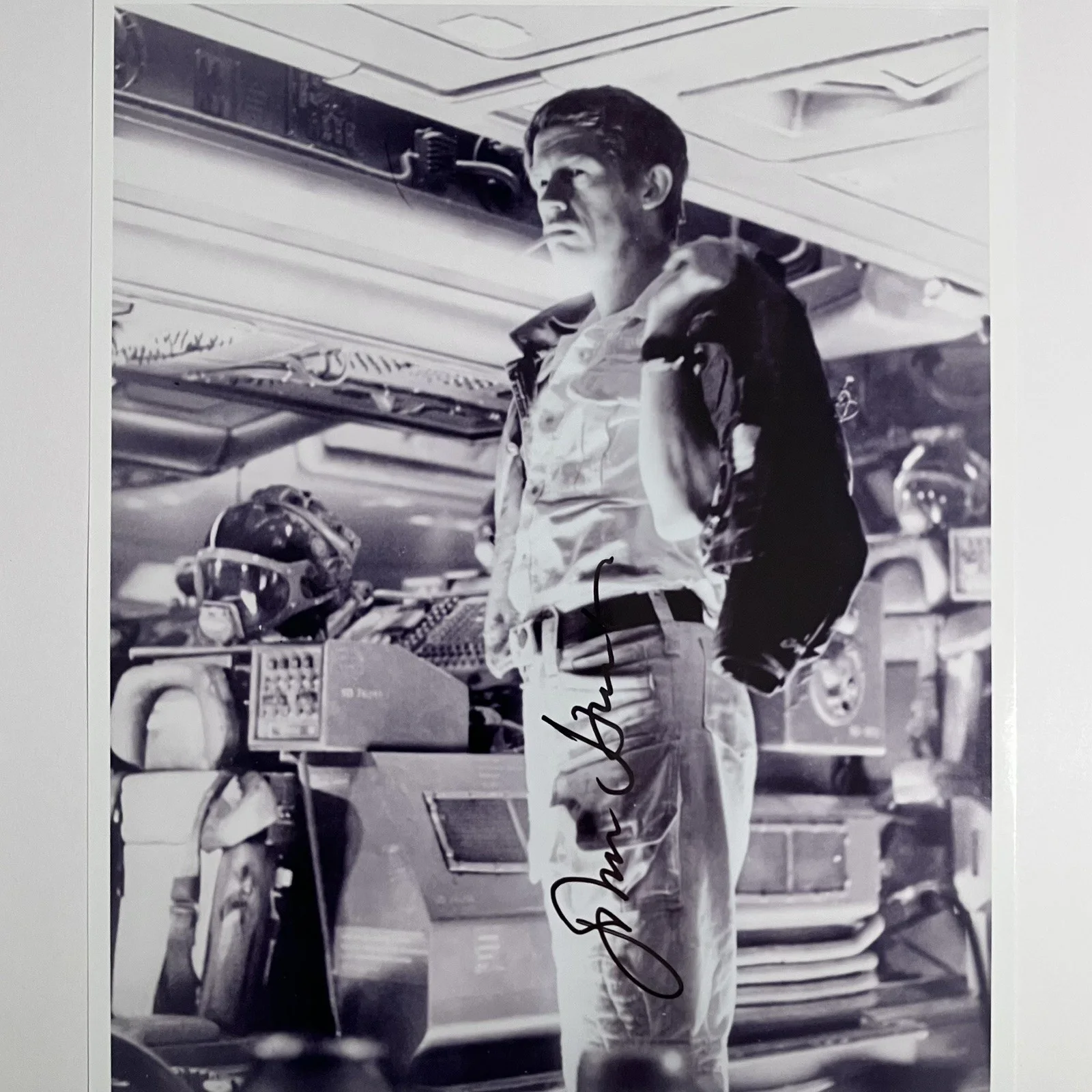 John Hurt — ALIEN (1979) Signed 8x10 Photo / JOHN HURT (1940-2017) as Kane / ELEPHANT MAN, image 2