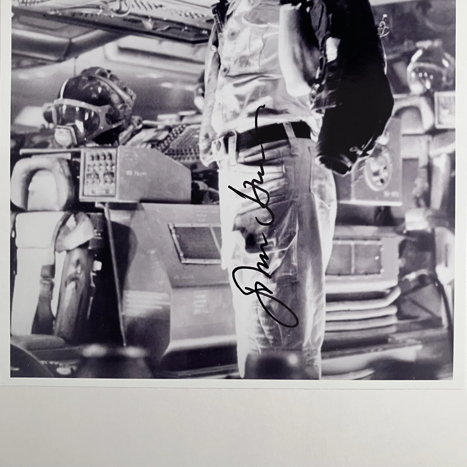 John Hurt — ALIEN (1979) Signed 8x10 Photo / JOHN HURT (1940-2017) as Kane / ELEPHANT MAN, image 4