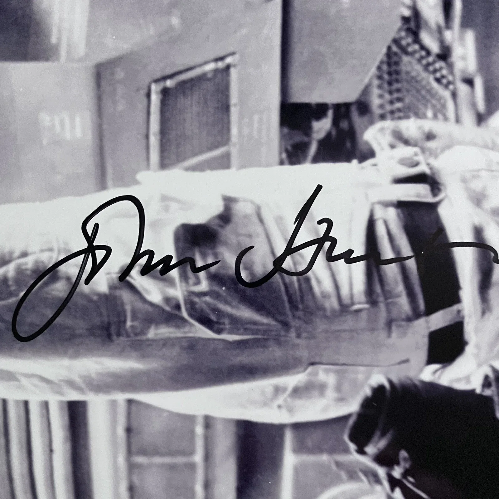 John Hurt — ALIEN (1979) Signed 8x10 Photo / JOHN HURT (1940-2017) as Kane / ELEPHANT MAN, image 5