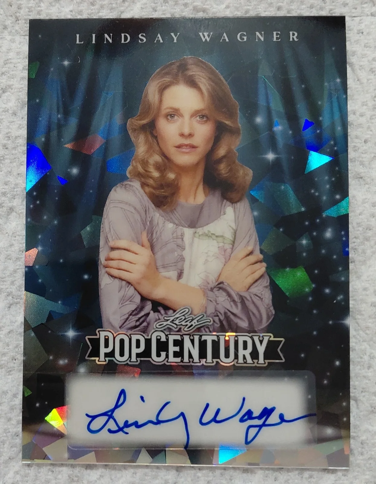 LINDSAY WAGNER — 2026 POP CENTURY. LINDSAY WAGNER. BIONIC WOMAN. AUTOGRAPH. BLUE CRYSTAL. 10/15.