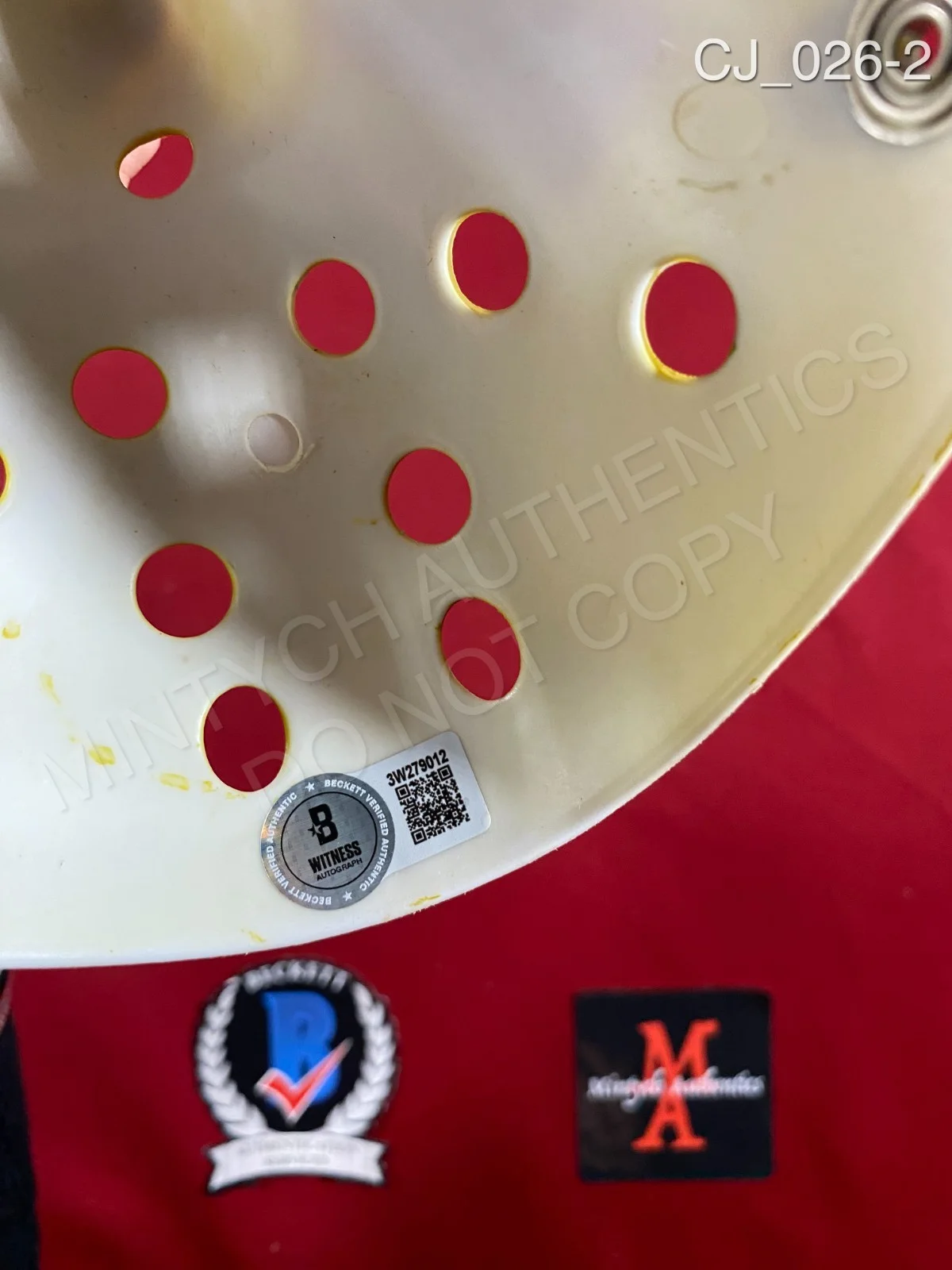 CJ Graham — CJ C.J. Graham signed Jason Voorhees hockey mask Friday the 13th Beckett horror, изображение 2
