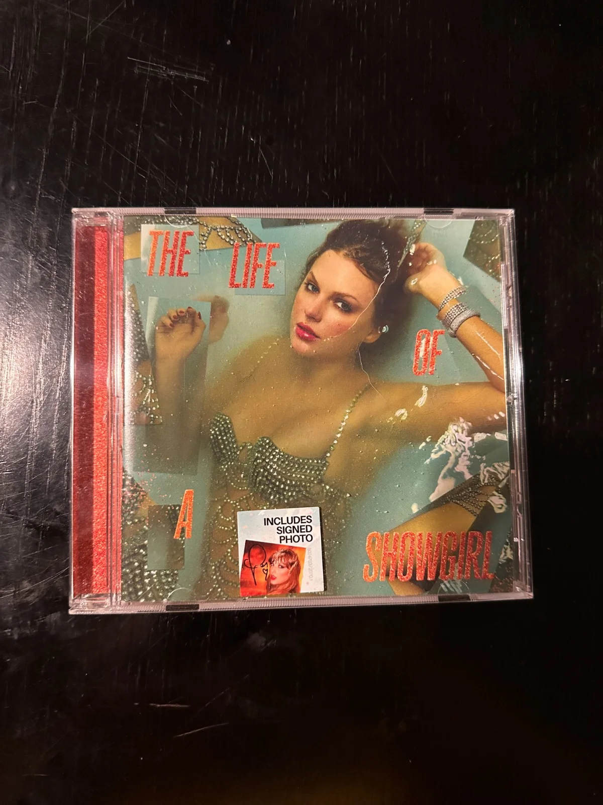 Taylor Swift The Life of a Showgirl signed CD W/ heart (variant #1), изображение 2