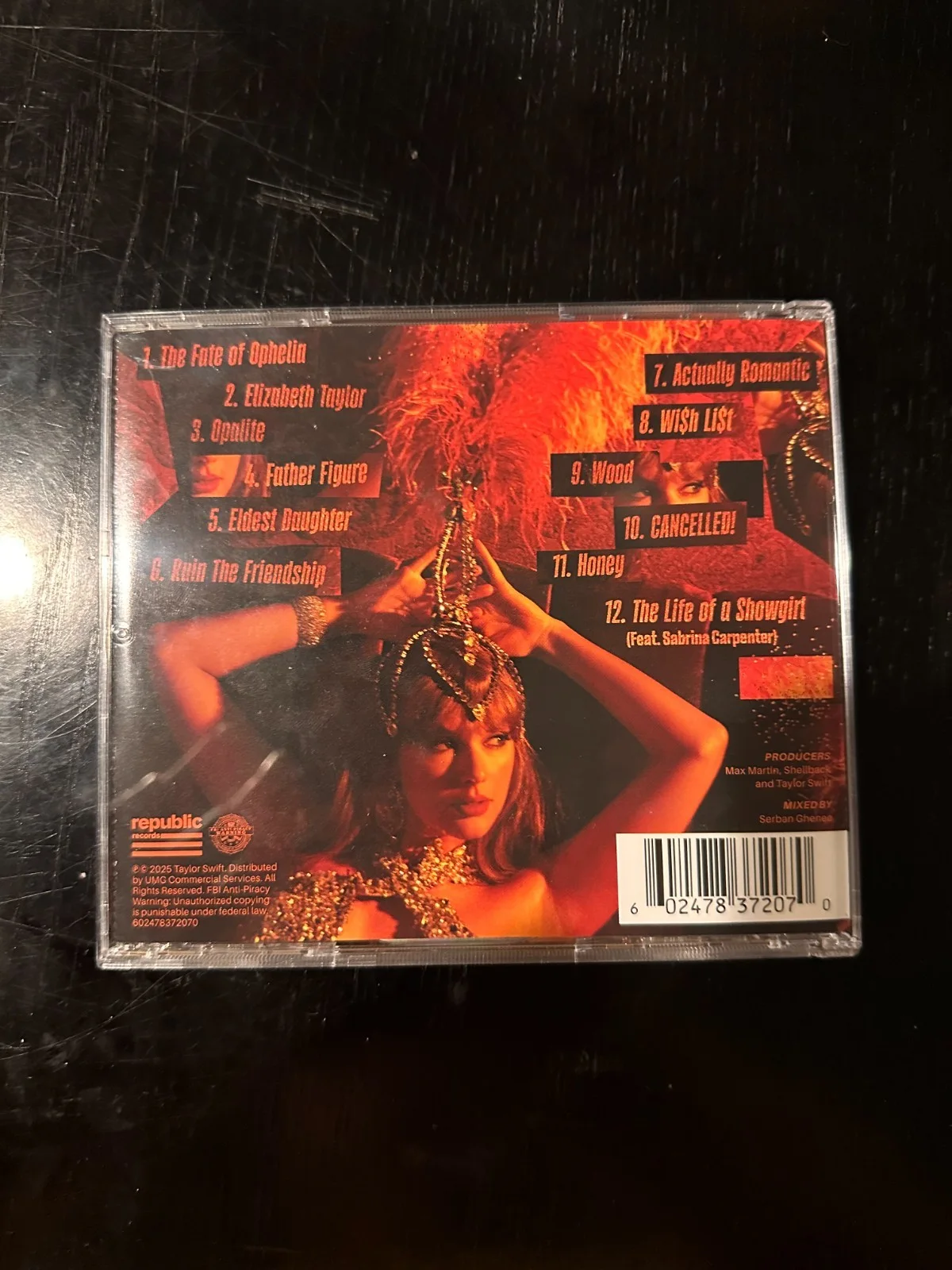 Taylor Swift The Life of a Showgirl signed CD W/ heart (variant #1), изображение 3