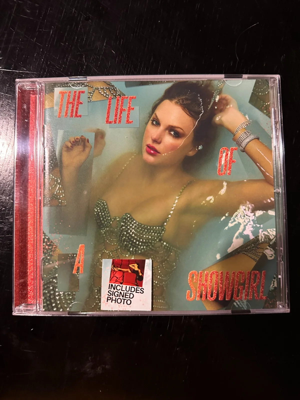 Taylor Swift The Life of a Showgirl signed CD W/ heart (variant #4), изображение 2