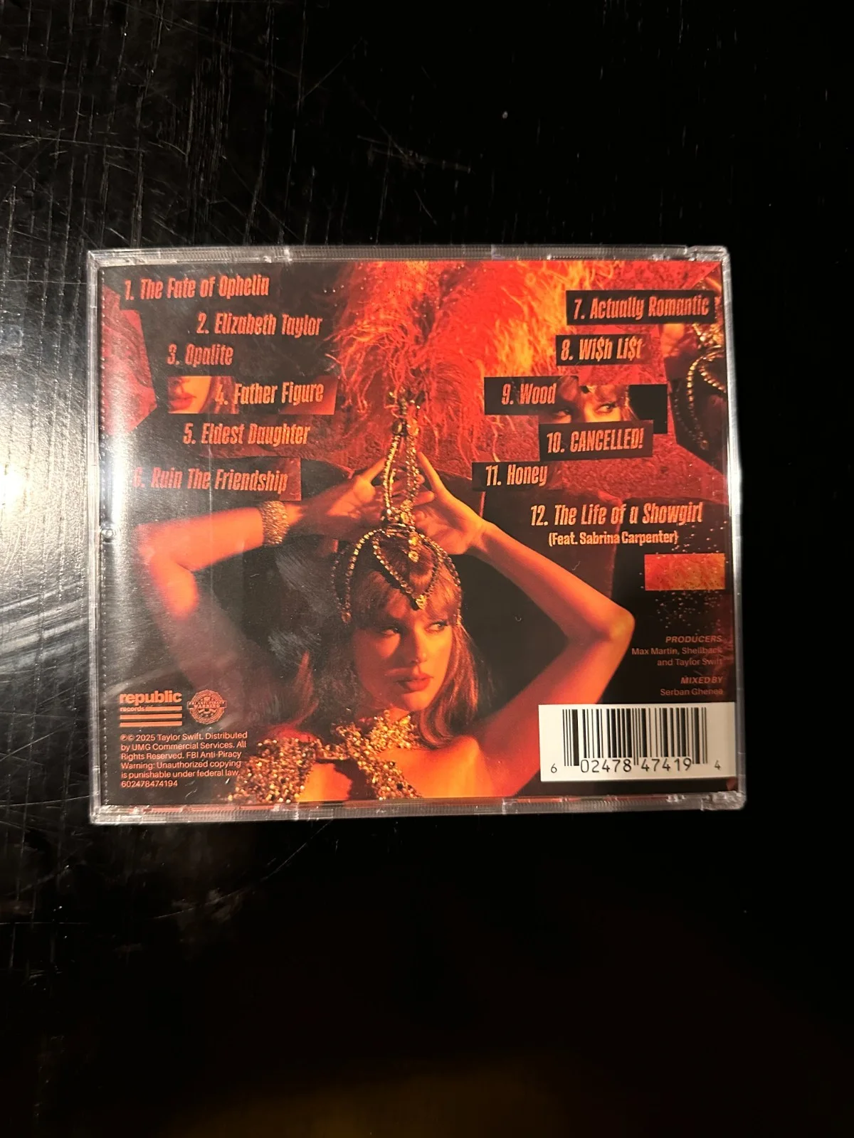 Taylor Swift The Life of a Showgirl signed CD W/ heart (variant #4), изображение 3