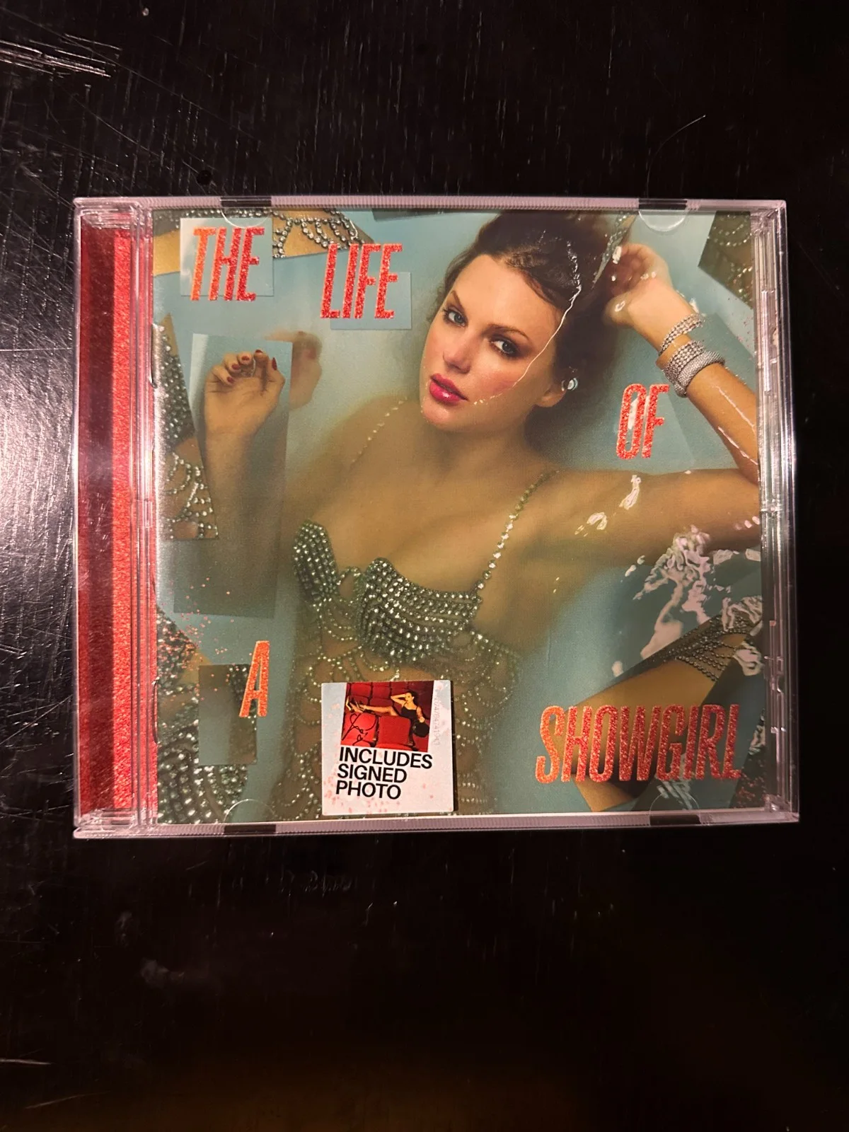 Taylor Swift The Life of a Showgirl signed CD W/ heart (variant #4), изображение 5