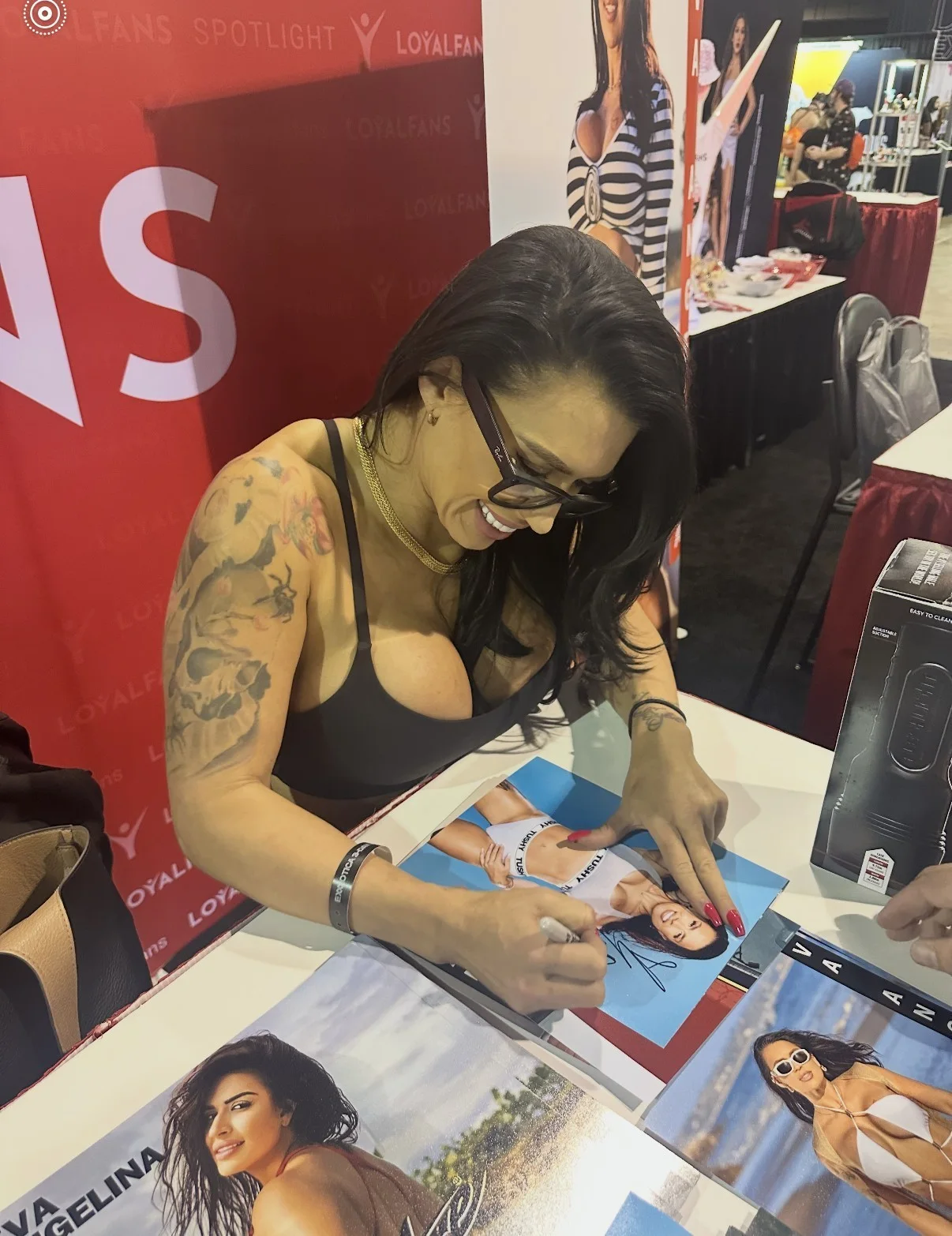 Eva Angelina — Eva Angelina Adult Video Star signed Hot 8x10 photo Proof #7 JSA Witnessed, изображение 2