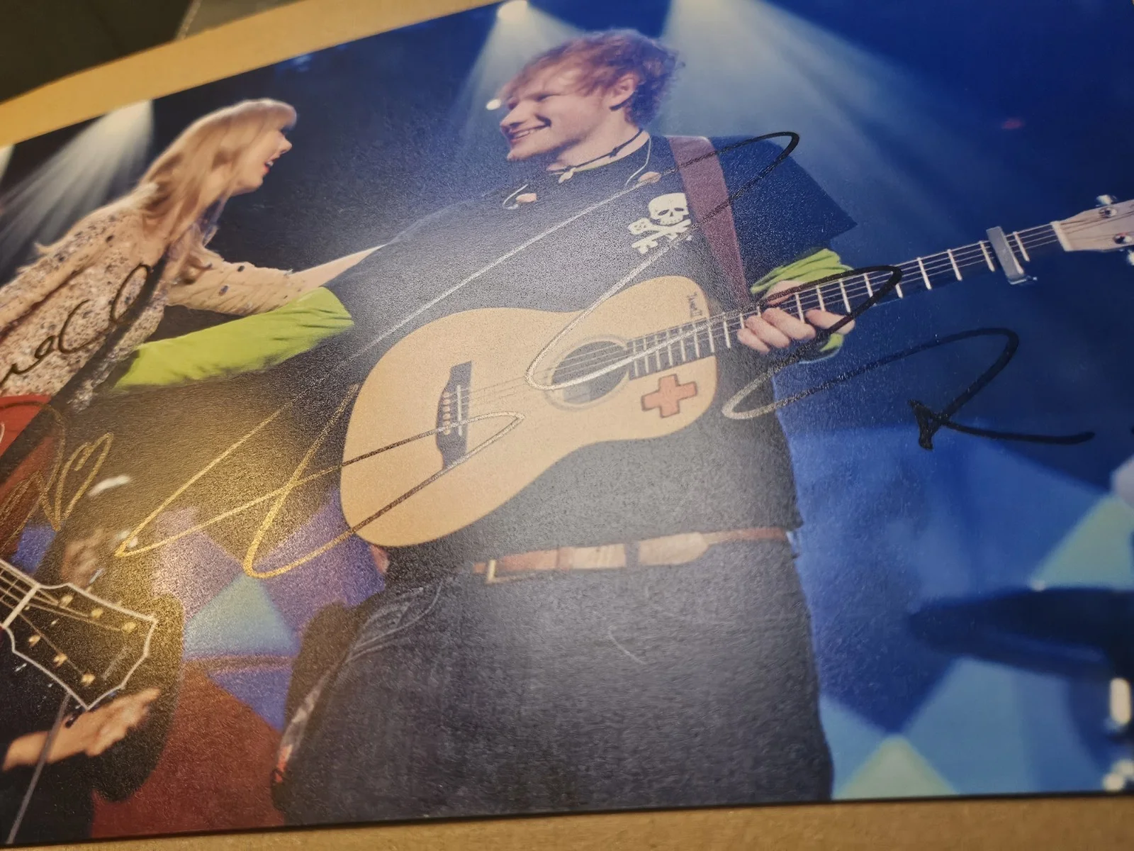 TAYLOR SWIFT AND ED SHEERAN ORIGINAL AUTOGRAPHS 12" X 8" W/ COA PHOTO 🎸, изображение 3
